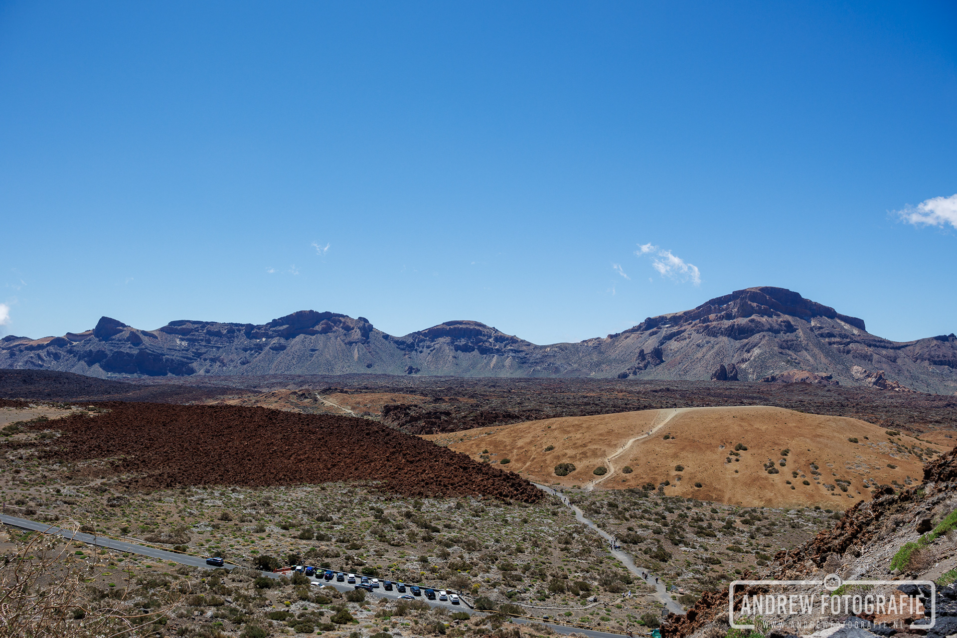 Weids uitzicht over de buitenaardse, ruige natuur en rotsformaties op Tenerife
