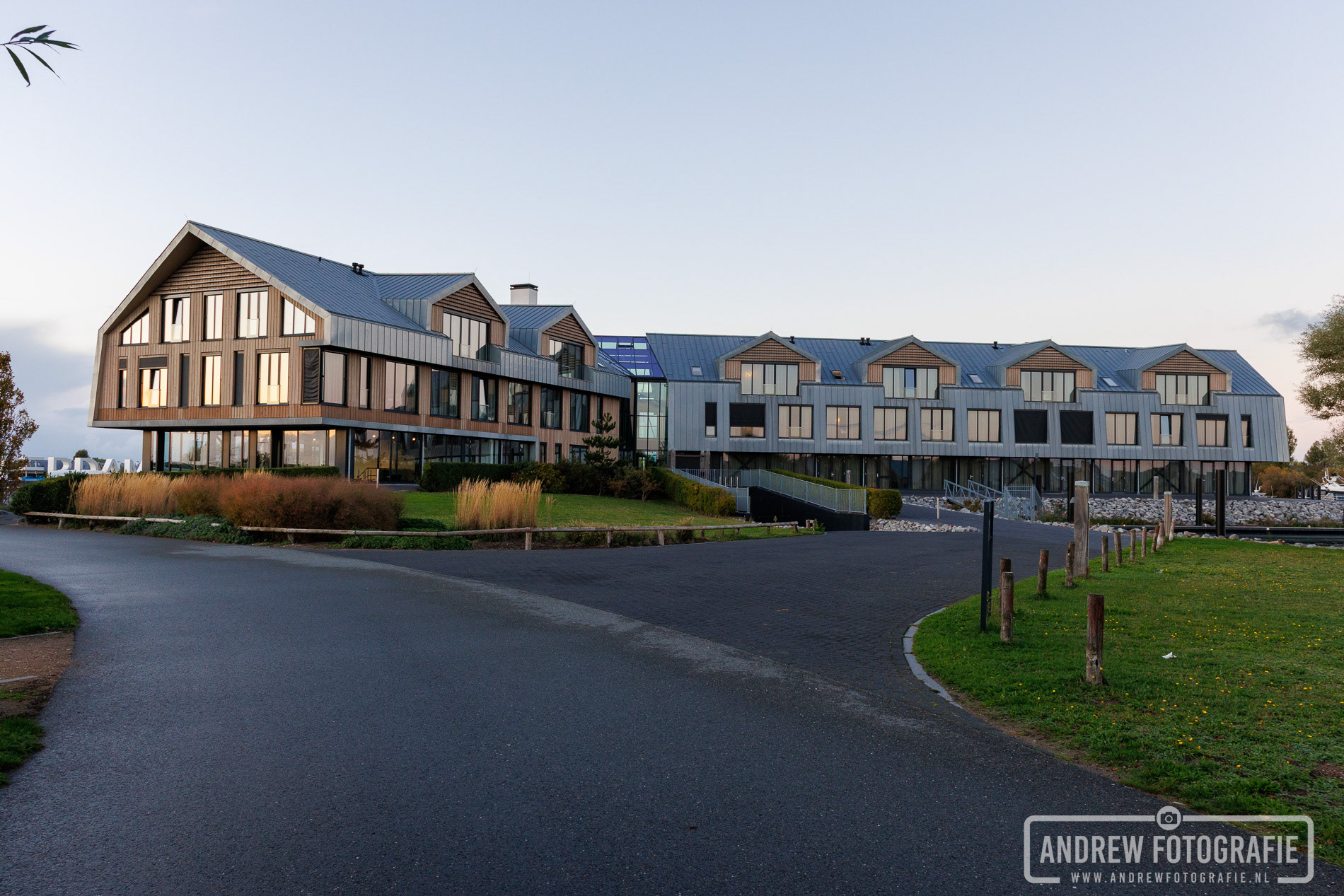 Resort Waterrijk Oesterdam – Het hotel en restaurant op het park