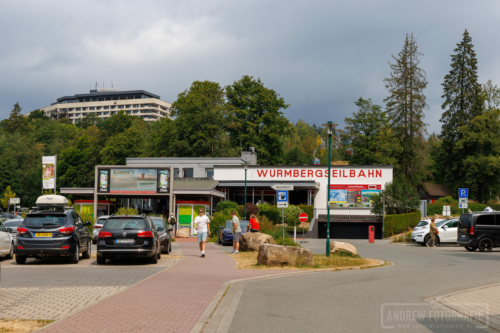 Dalstation en parkeerplaats van de Wurmbergseilbahn in Braunlage