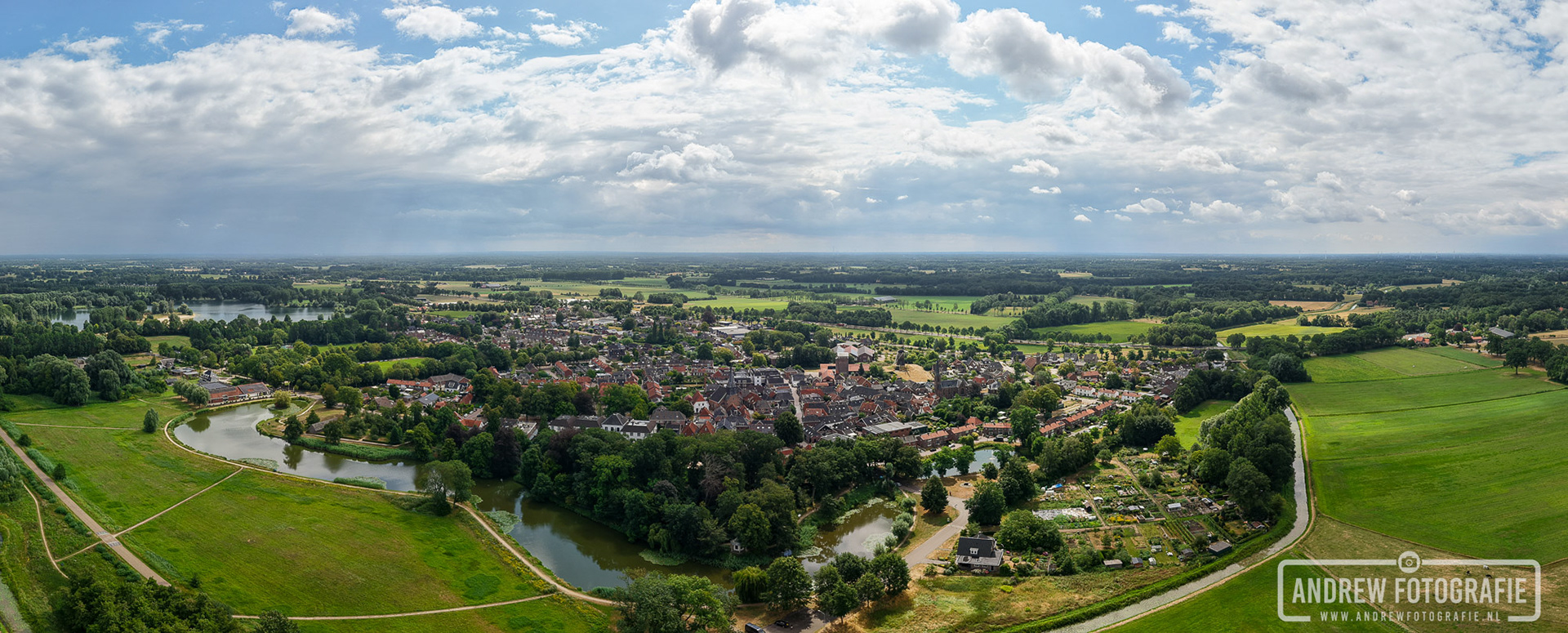 Panoramafoto van de historische Boekenstad Bredevoort in de Achterhoek.