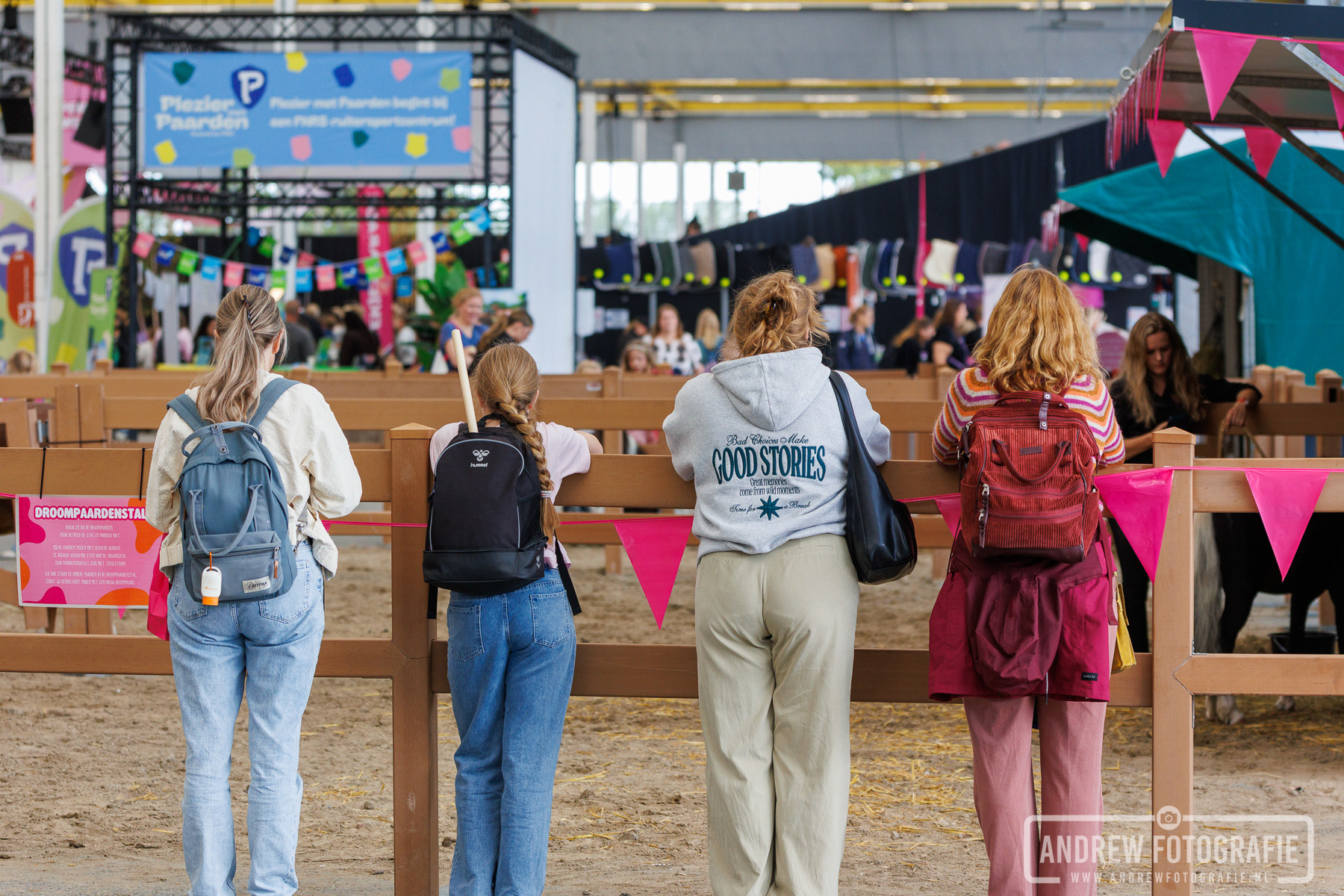 Bezoekers en jonge paardenfans op het terrein van Horse Event Youth 2026 bij EXPO Greater Amsterdam.