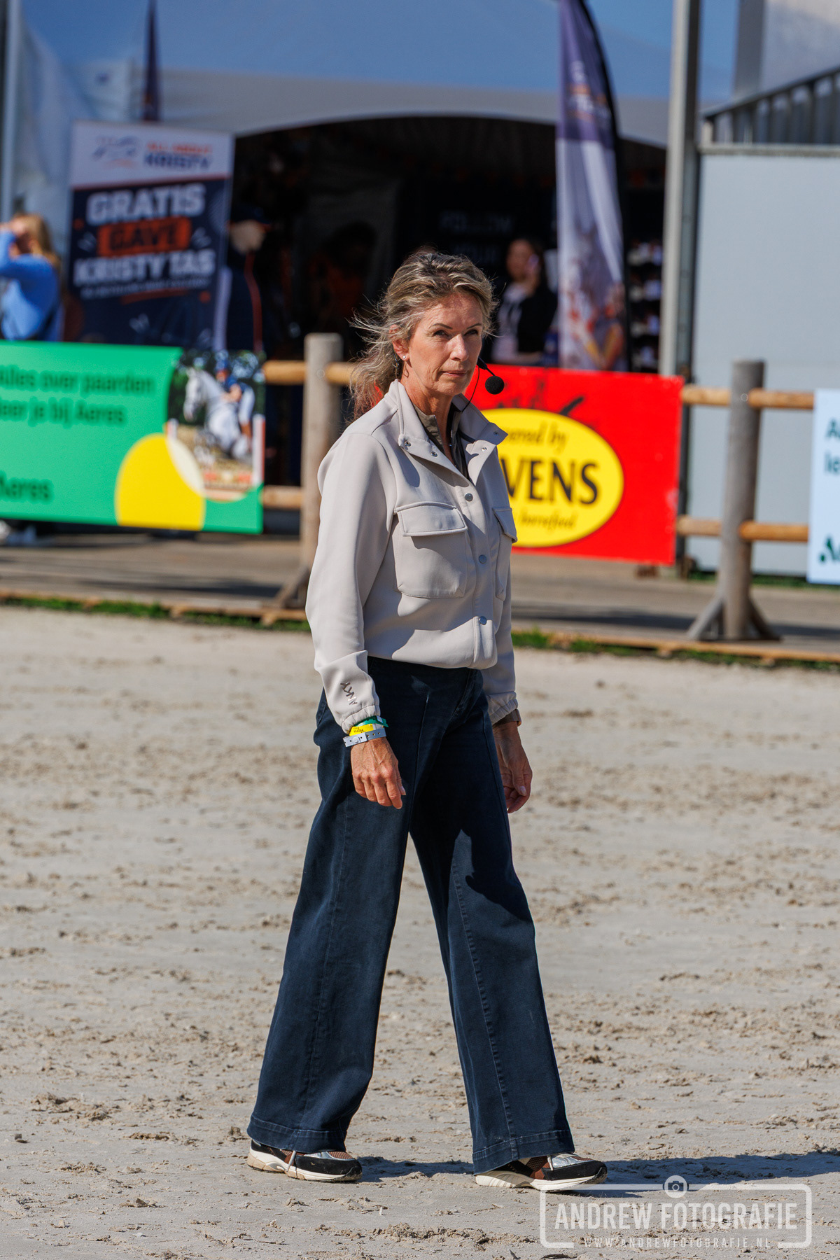 Anky van Grunsven geeft aanwijzingen in de piste tijdens Horse Event 2026