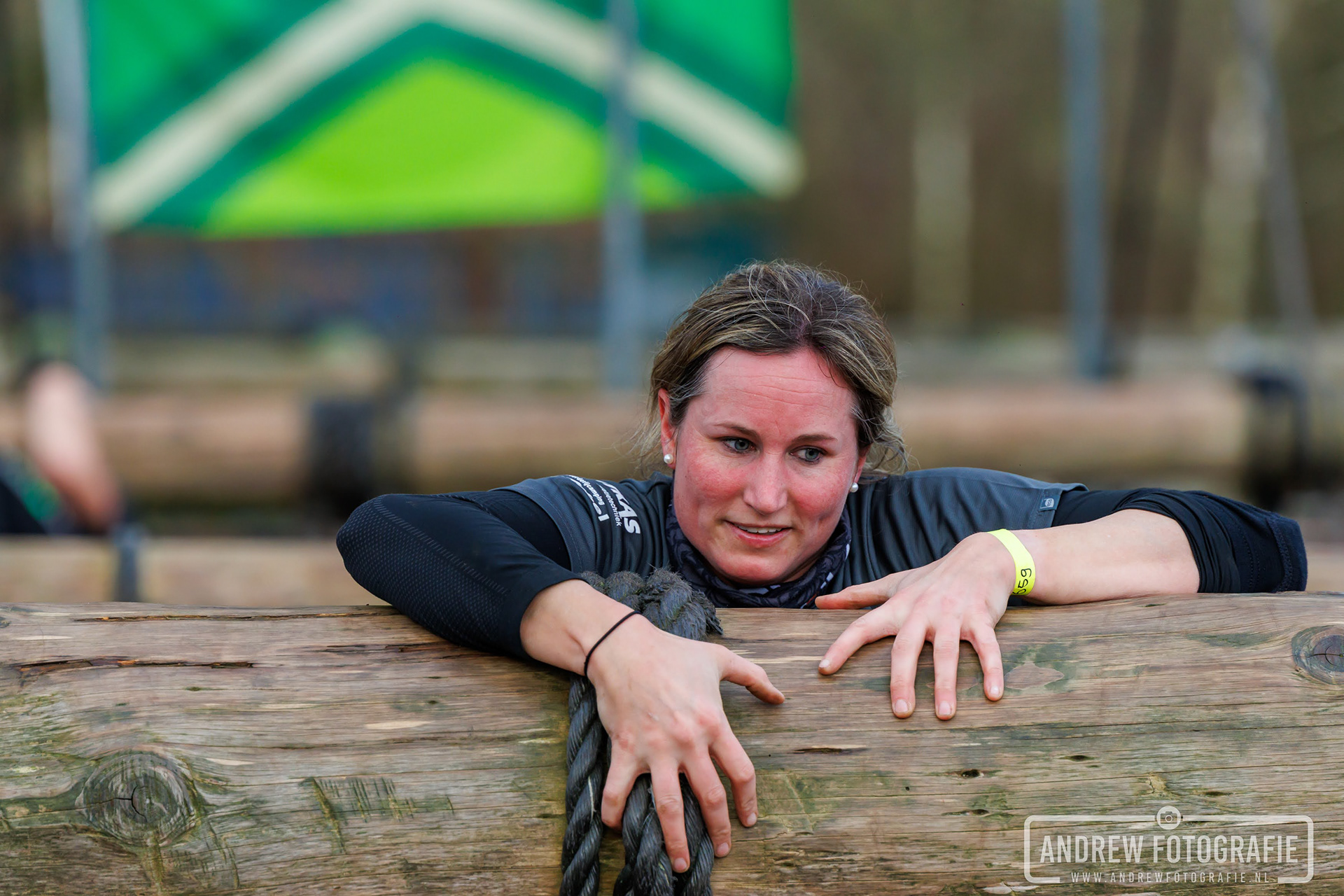 Survivalrun - Dinxperlo - Deelneemster over hindernis