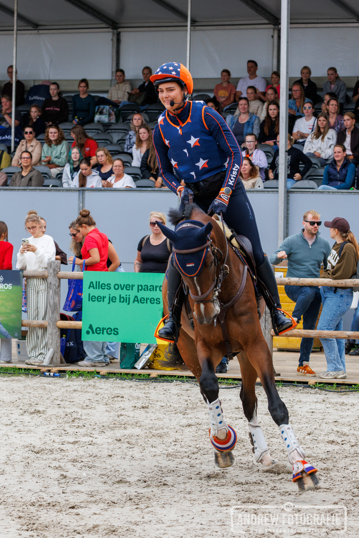 Krisy Snepvanger in galop tijdens de cross-clinic op Horse Event.