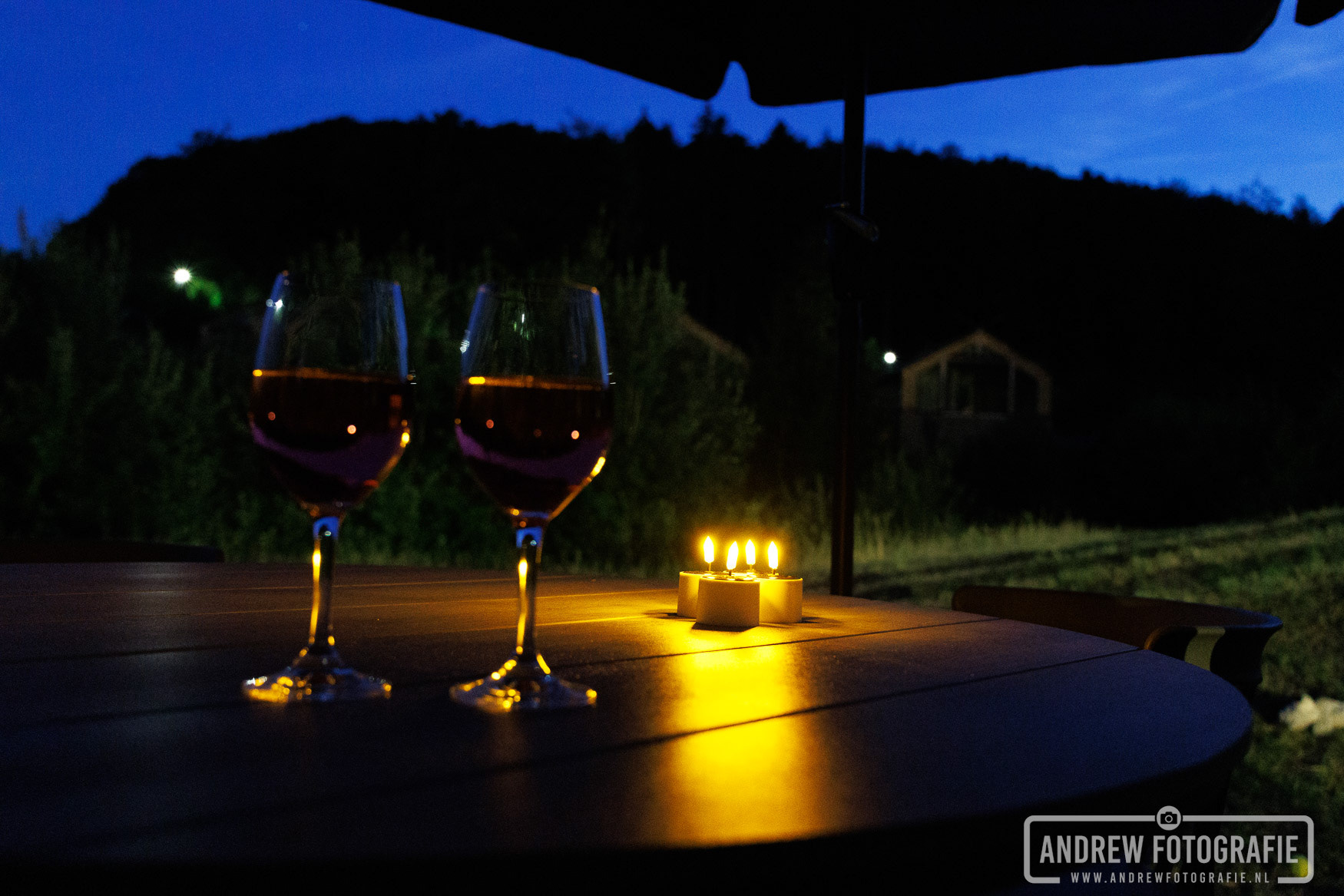 Sfeervolle avond op het privéterras bij Harz Eco Lodges
