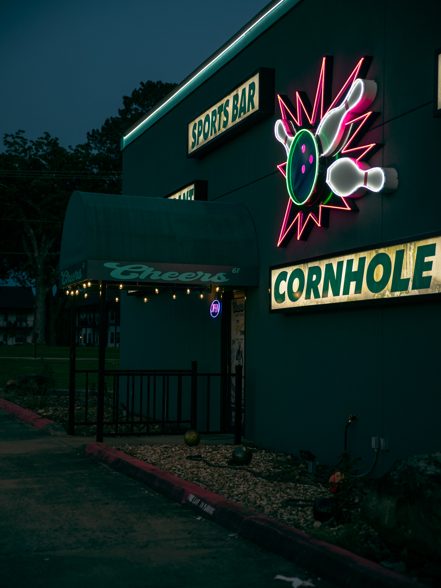 ISO 200 @52mm F/2.8 1/60s