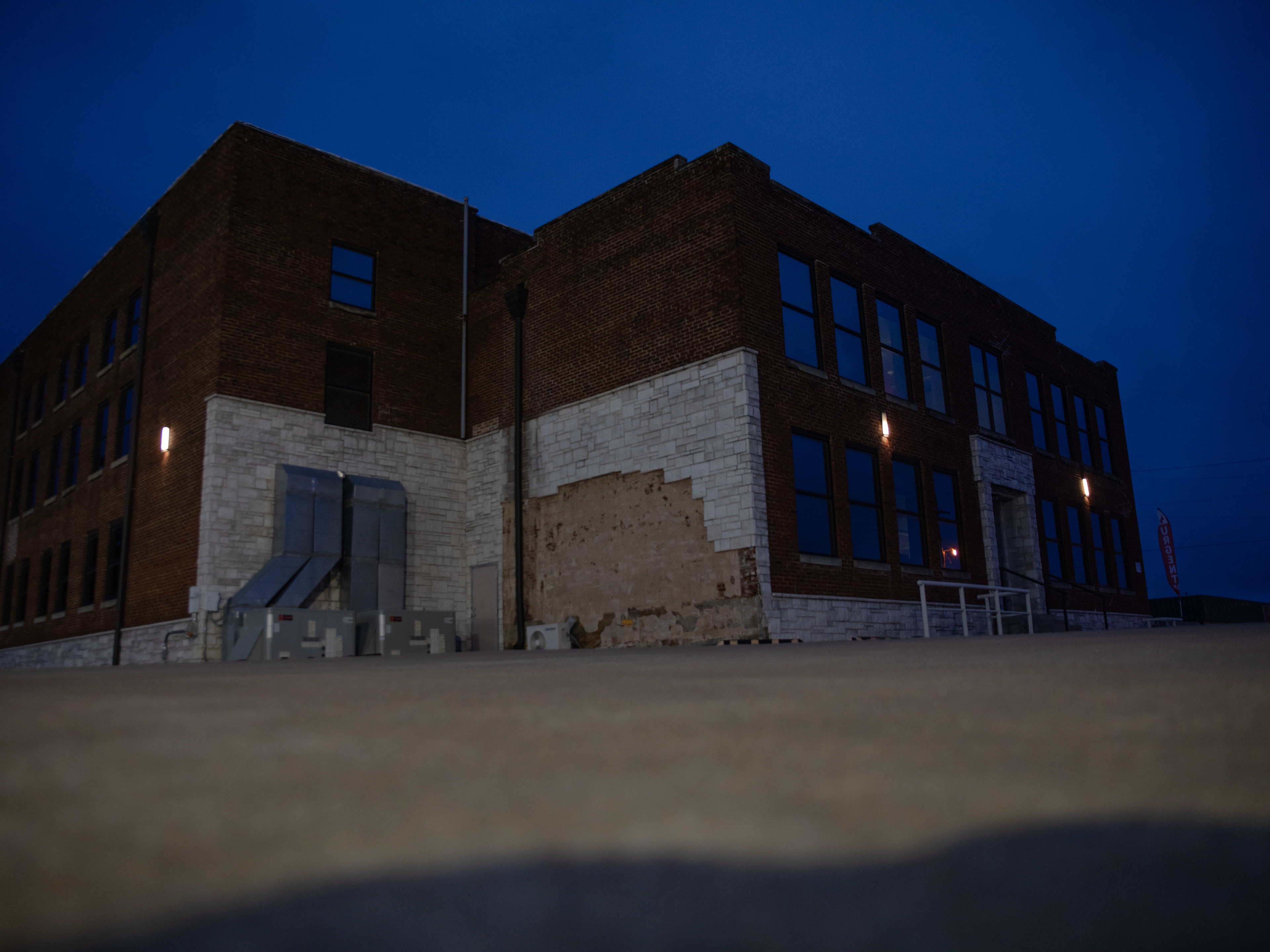 ISO 800 24mm F/2.8 1/50s