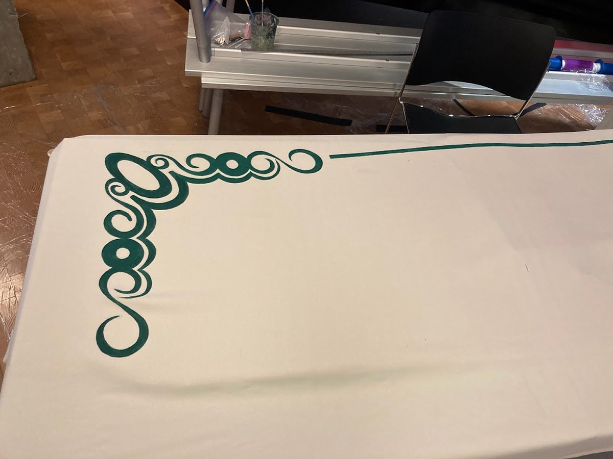 Painted Decal on Tablecloth (ONLY GOLD)