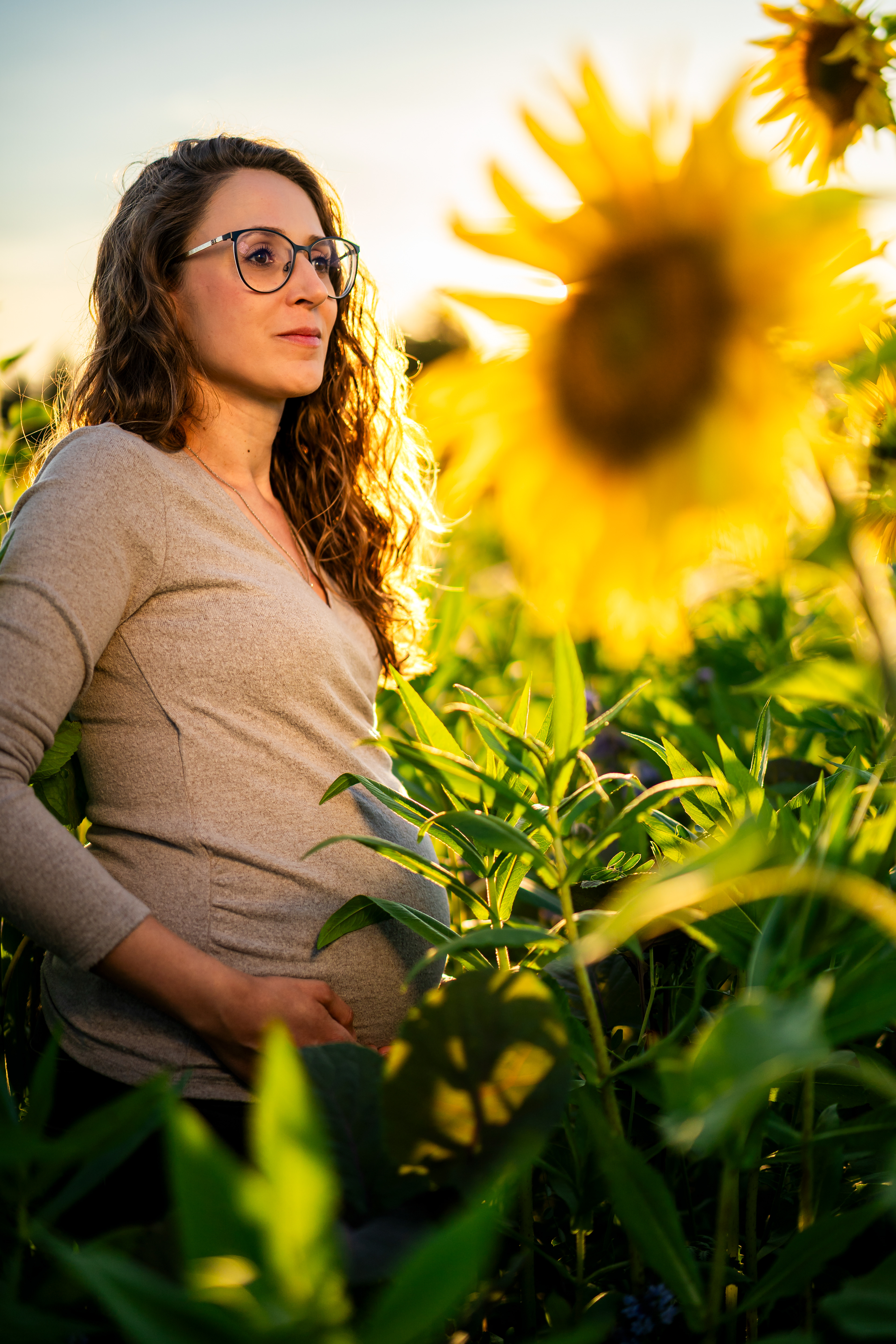 Natürliche Frauen-Portraits am Federsee in Bad Buchau. Mfuchsloch Fotografie fängt die besondere Lichtstimmung am Steg für ungestellte Aufnahmen ein.