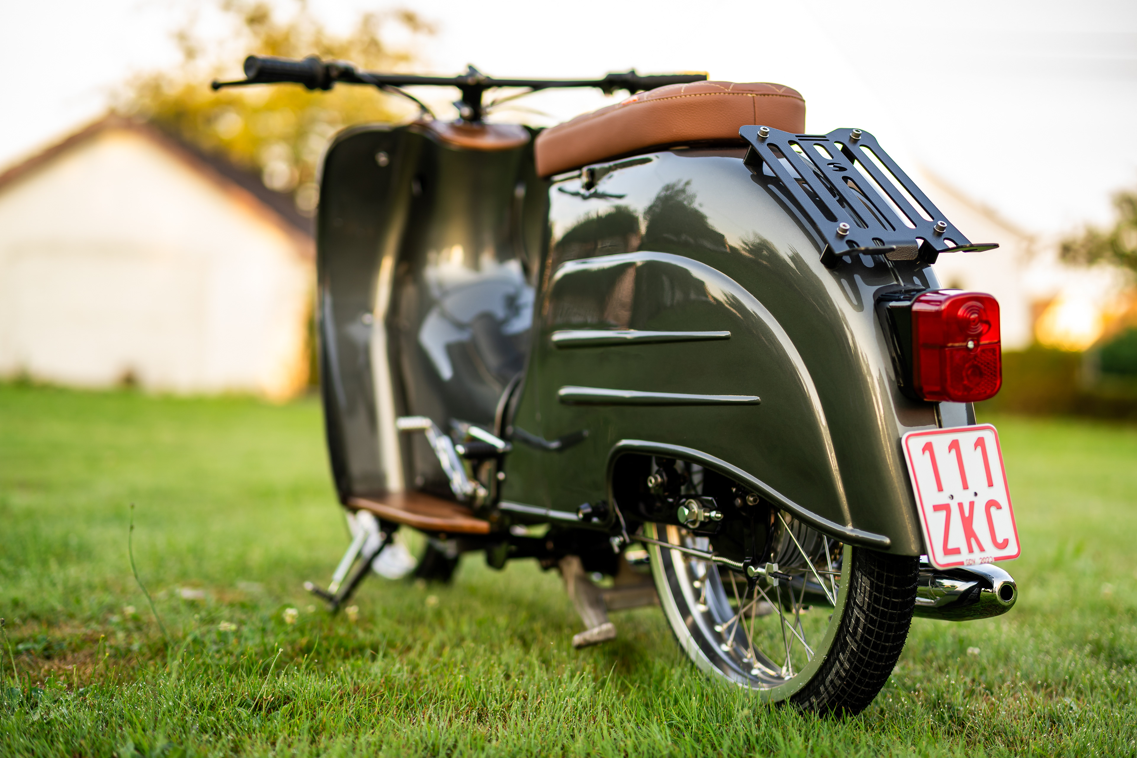 Technisches Detail der Simson Schwalbe Restauration in Aventurin Grün Metallic. Fahrzeugshooting in Oberschwaben von MFuchsloch aus Oggelshausen.