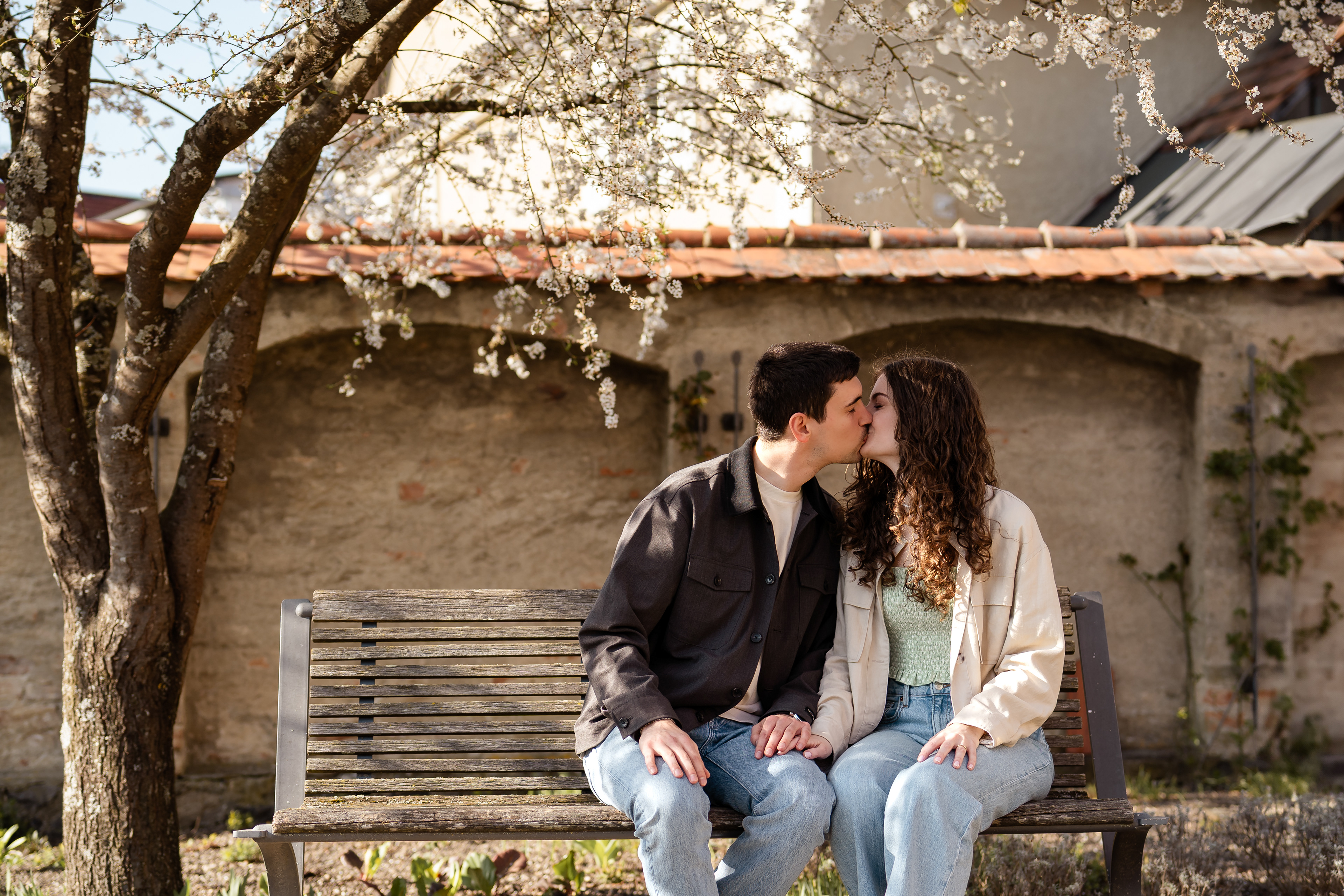 Paarshooting im barocken Garten am Schlössle Weingarten, fotografiert von Mfuchsloch Fotografie & Videografie.