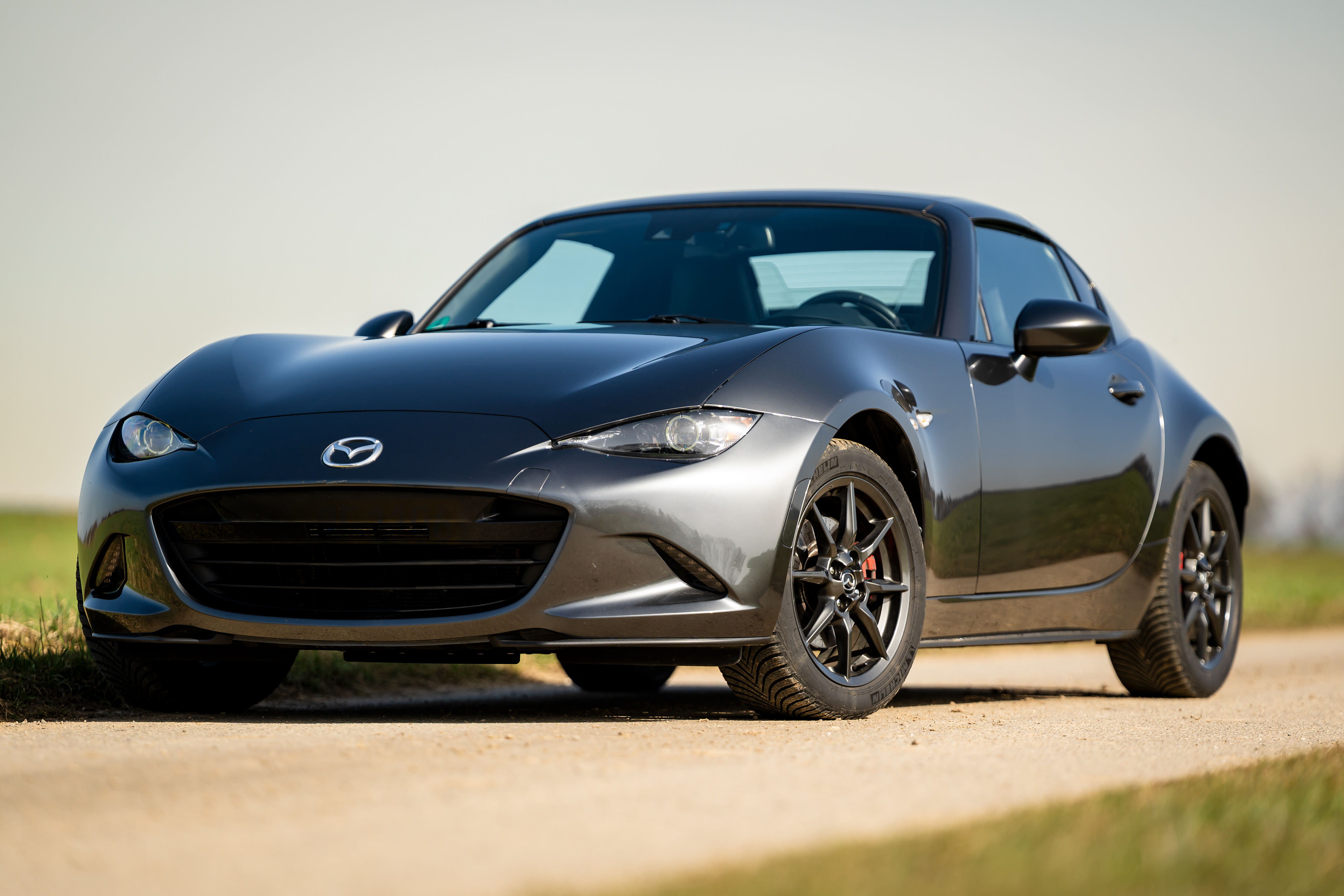 Mazda MX-5 RF in Oggelshausen, professionell fotografiert von Mfuchsloch Fotografie & Videografie.