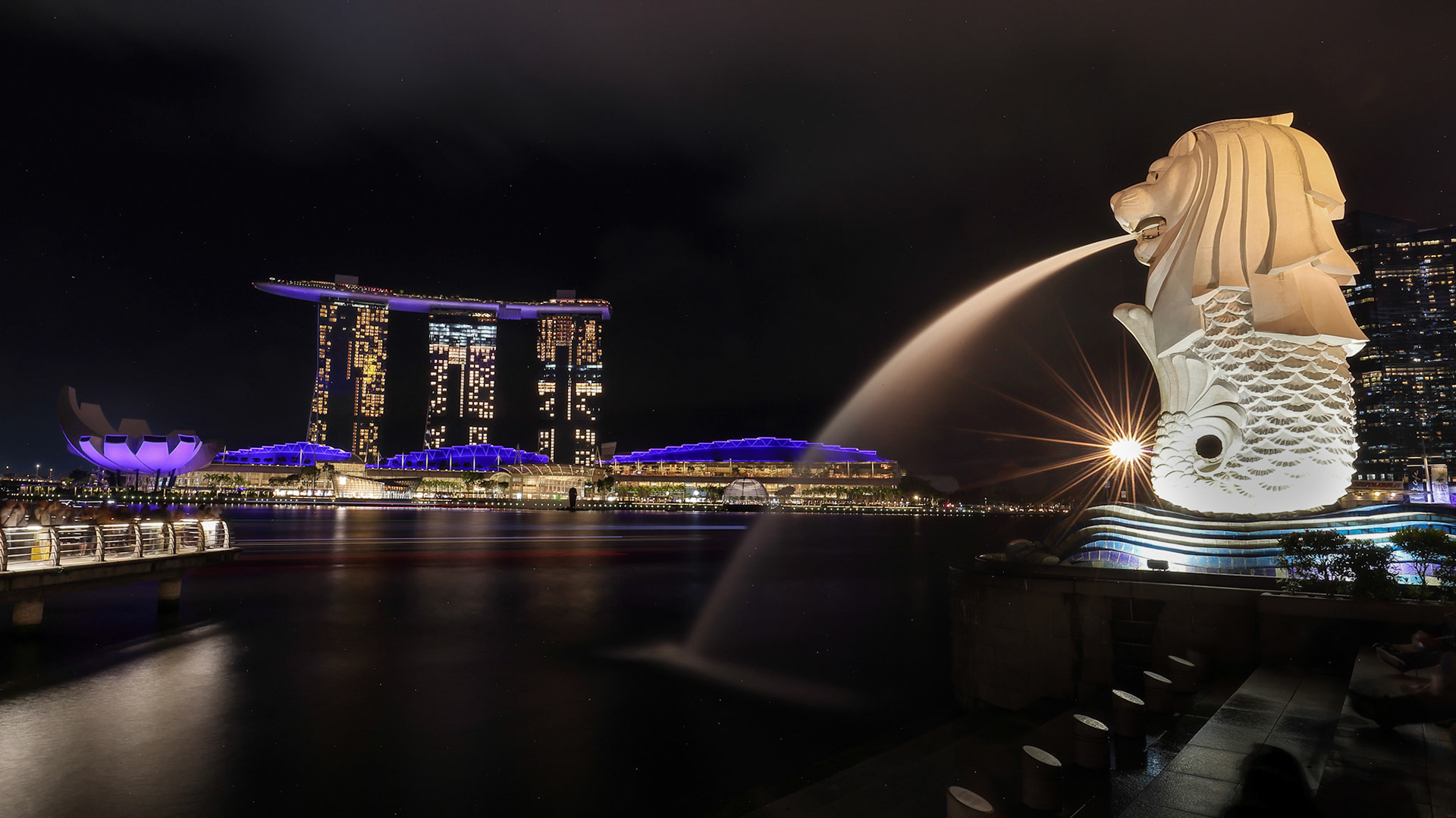Singapore, bay sands- April 24, 2023-  Singapore Marlion, Marina Bay Sands is iconic landmark. Singapore Flyer