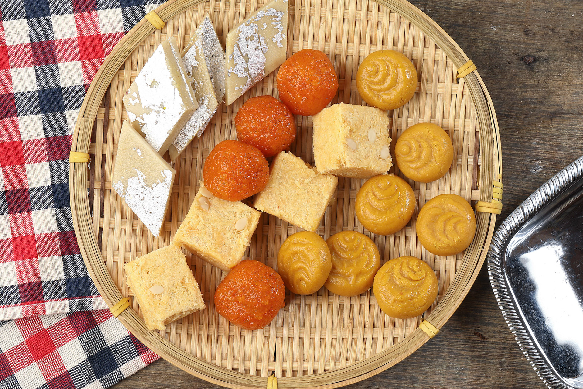 Laddu laddoo motichoor bundi  Soan papdi papri shonpapri Sandesh shondesh traditional Bengali sweets