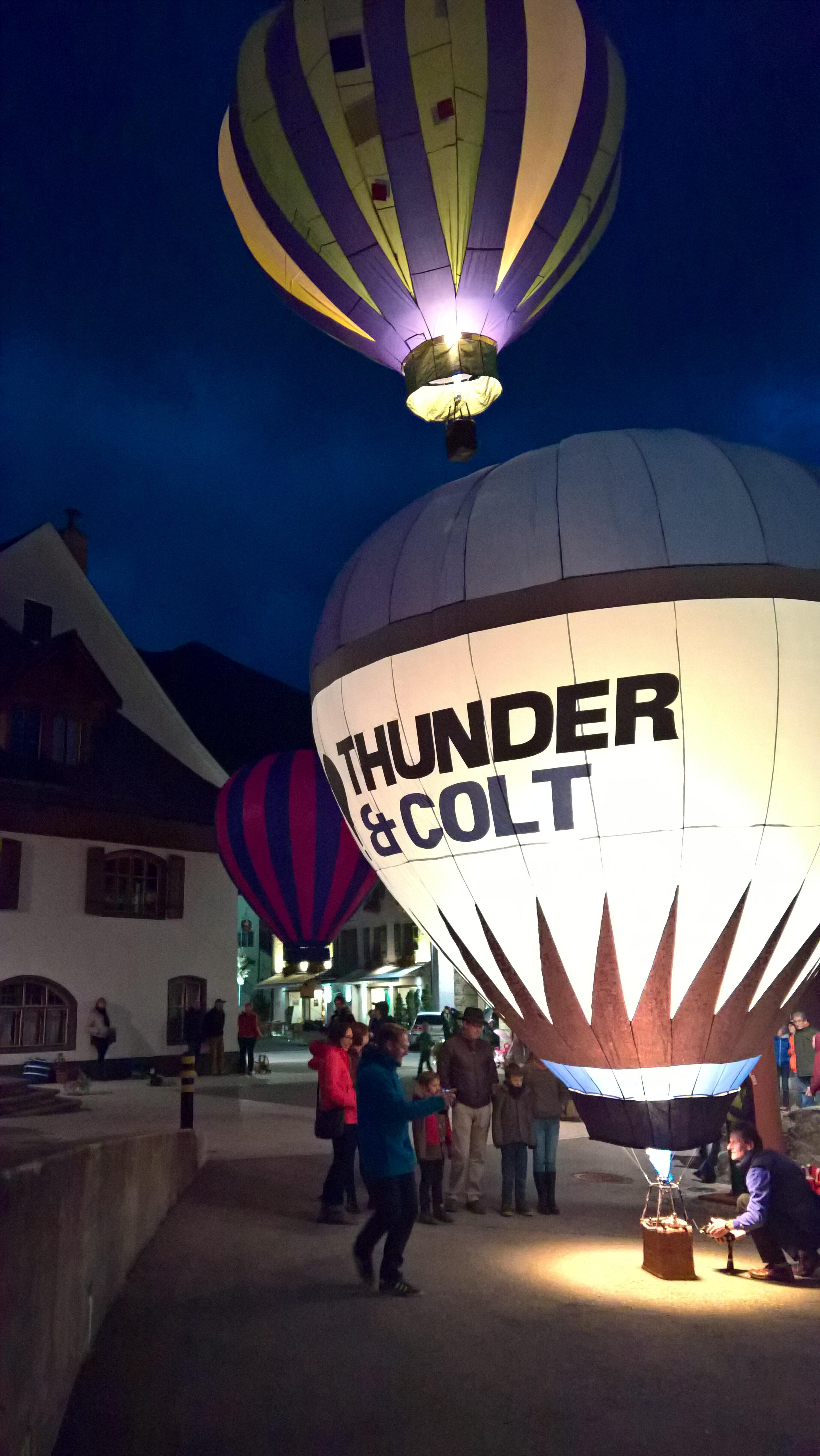 Un gonflage de nuit à Château d'Oex