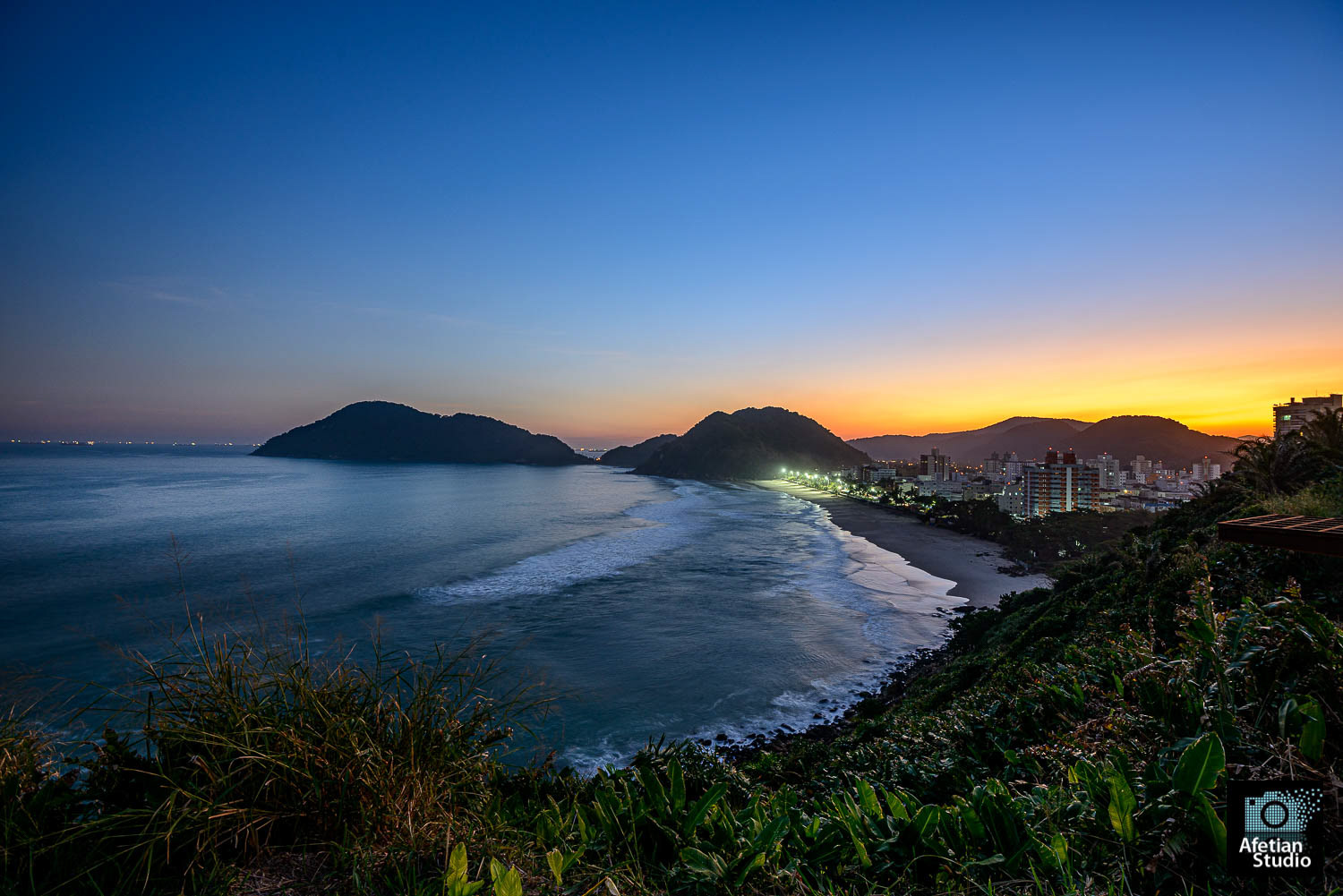 Foto da Praia do Tombo - Guarujá - Ideal para decoração.