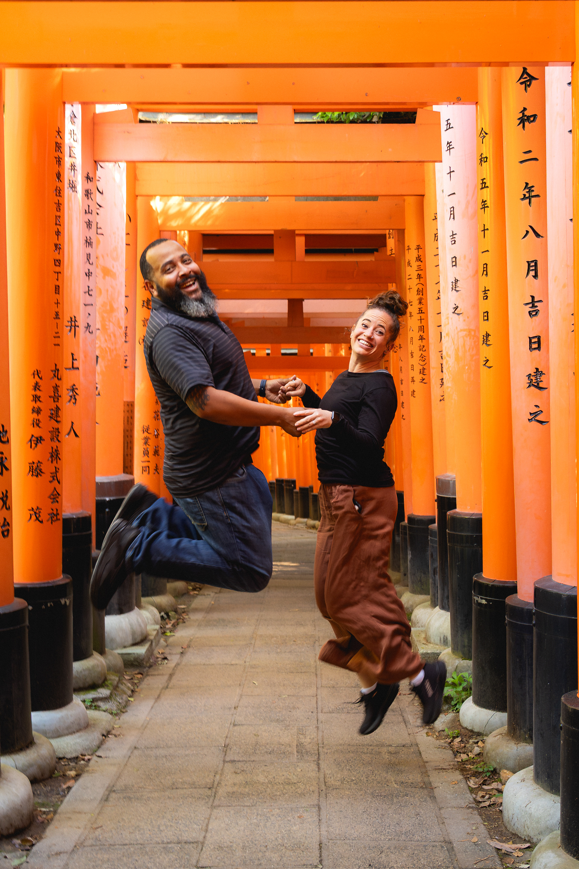 Surprise Proposal Photoshoot in Fushimi Inari Shrine (Kyoto) for American couple, shot by Paren Creates