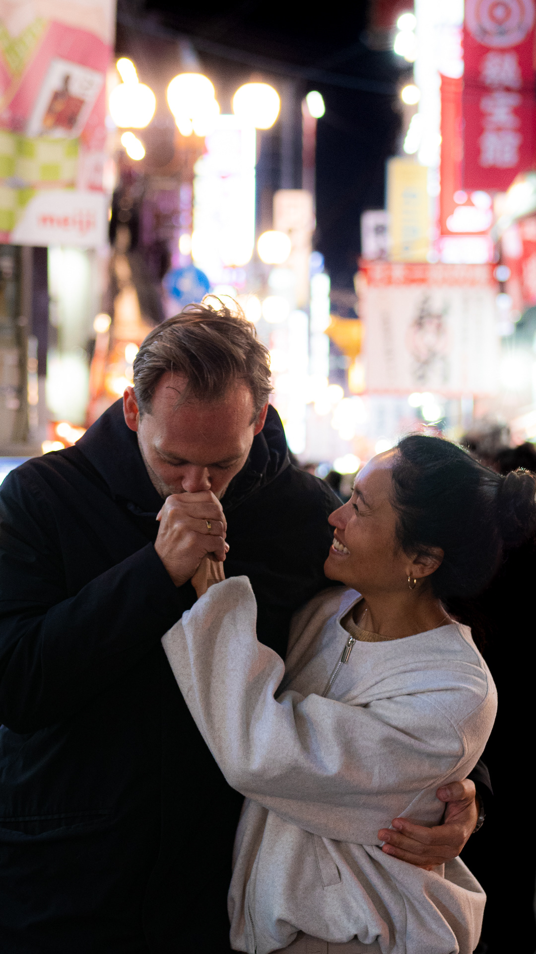 Osaka Dotonbori Romantic Couple Photoshoot by Paren Creates