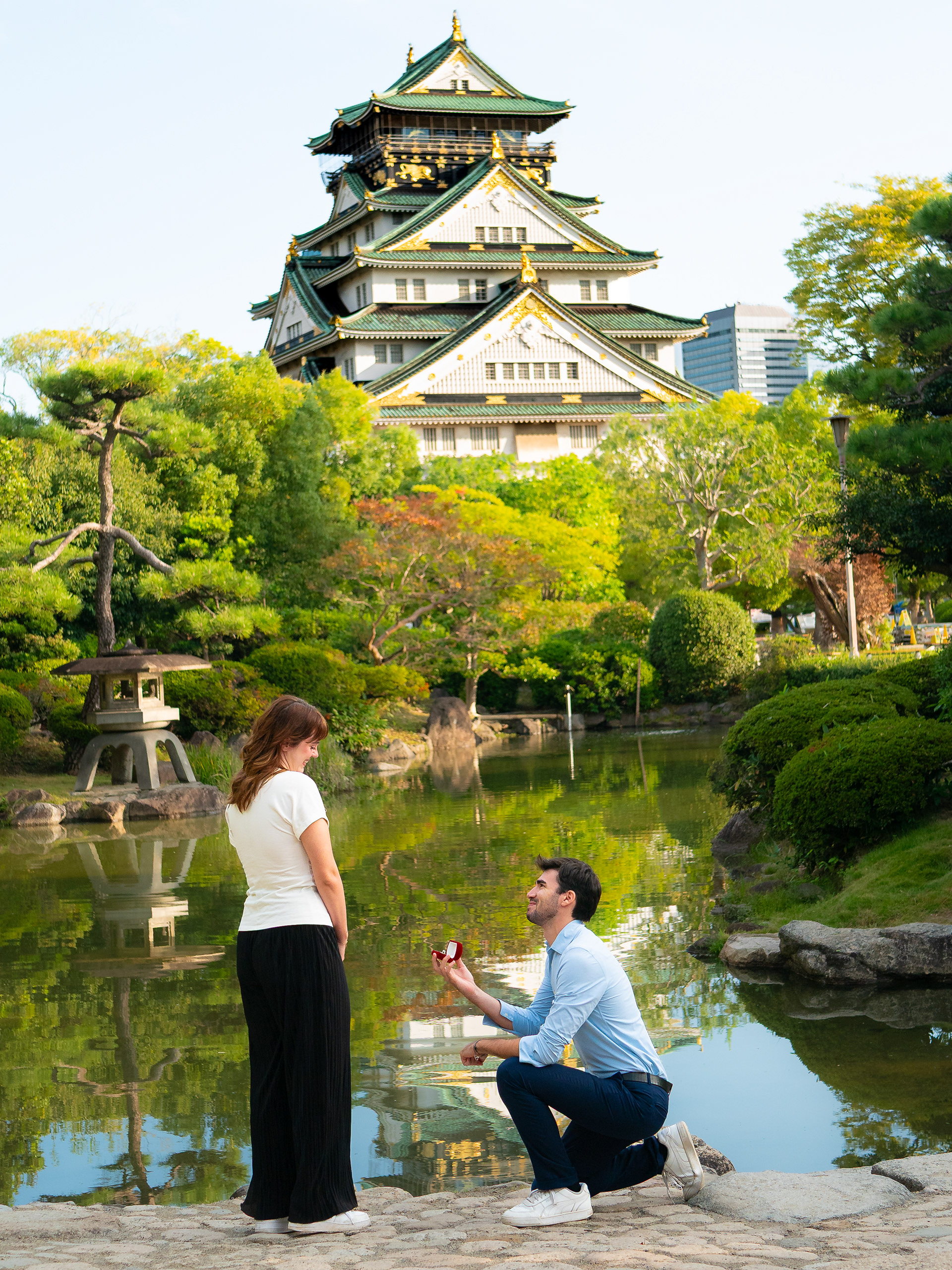European surprise proposal client down on his knee during Osaka Castle proposal