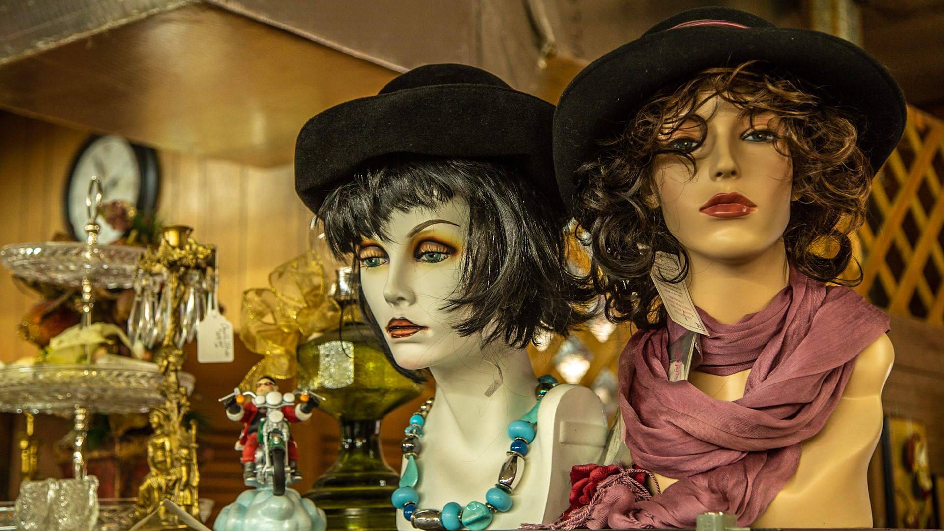 On a Good Friday outting with Christie, we had lunch and walked the main street in Lenoir City , then drove south out of town to Victoria's.