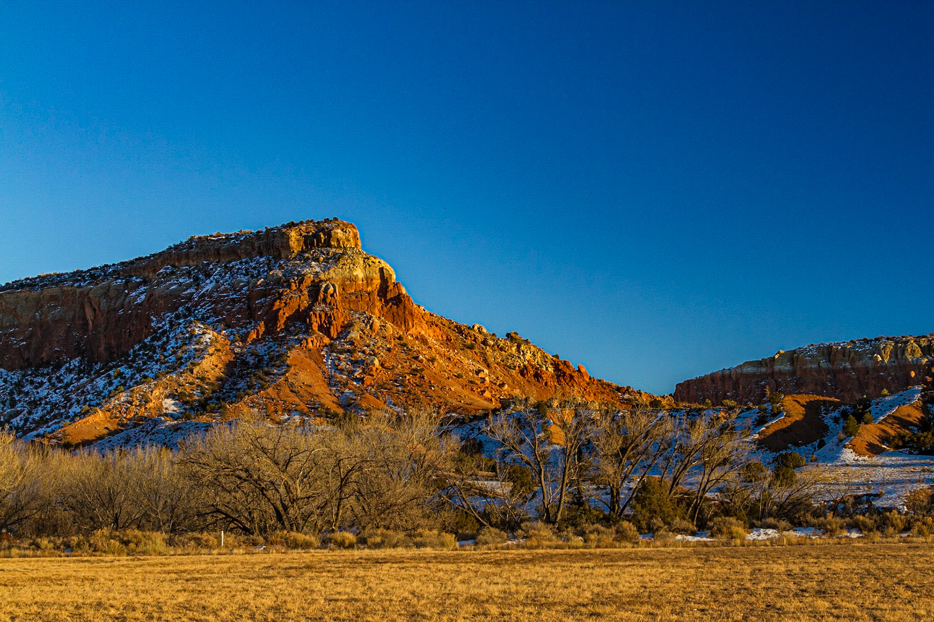 Our first stop on our first morning in Santa Fe was the Georgia O'Keeffe Museum, where the tour and short films gave us a deeper understanding of her contribution to art.  The time in the museum inspired our drive to Abiquiu that afternoon.  Later, we went on to Ghost Ranch, where O'Keeffe stayed before she acquired and essentially rebuilt her home at Abiquiu.