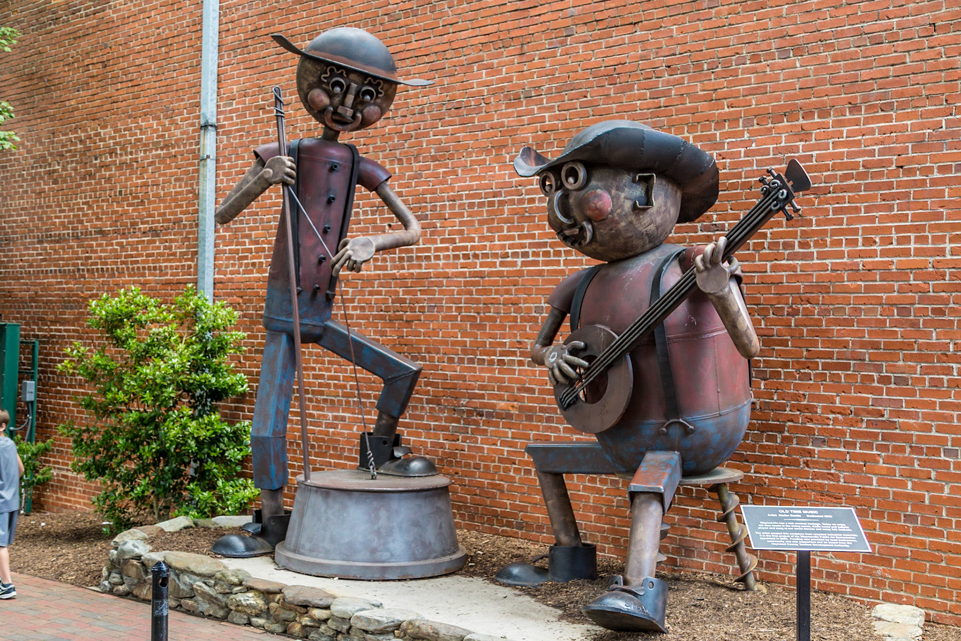 Christie and I picked up Trever and Grace for a weekend with us, on the moring of July 11. From there we took I-26 and I-40 to Waynesville, NC, where we ate.  Then it was Maggie Valley, Blue Ridge Parkway and Great Smokey Mountain National Park .  In the park we stopped at overlooks, Clingmans Dome and The Sinks.  Dinner was in Townsend.