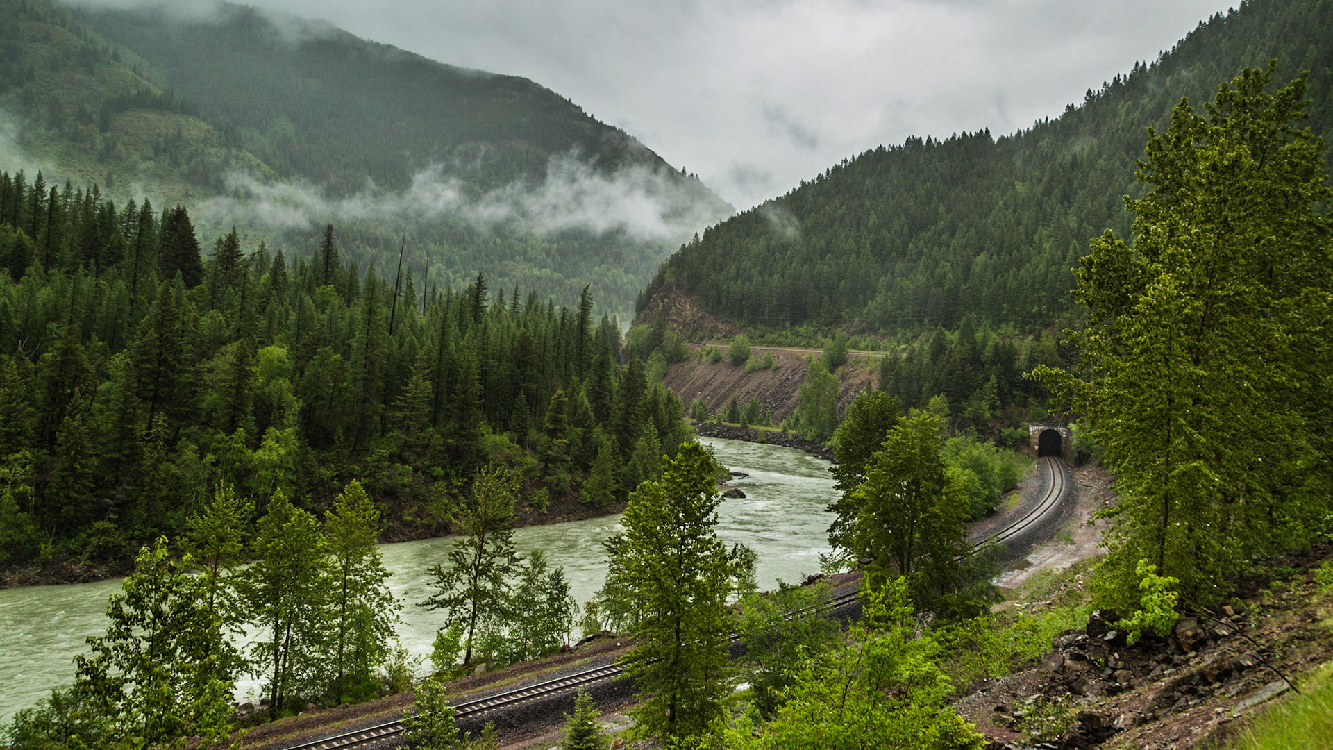 Our first morning in Montana was rainy. Throughout the trip, people would say things about the rain when they heard where we were for the first couple of days. Although we obviously knew it drizzled, we never seemed to complain among ourselves. We simply protected our equipment and arranged for images we liked under the circumstances.