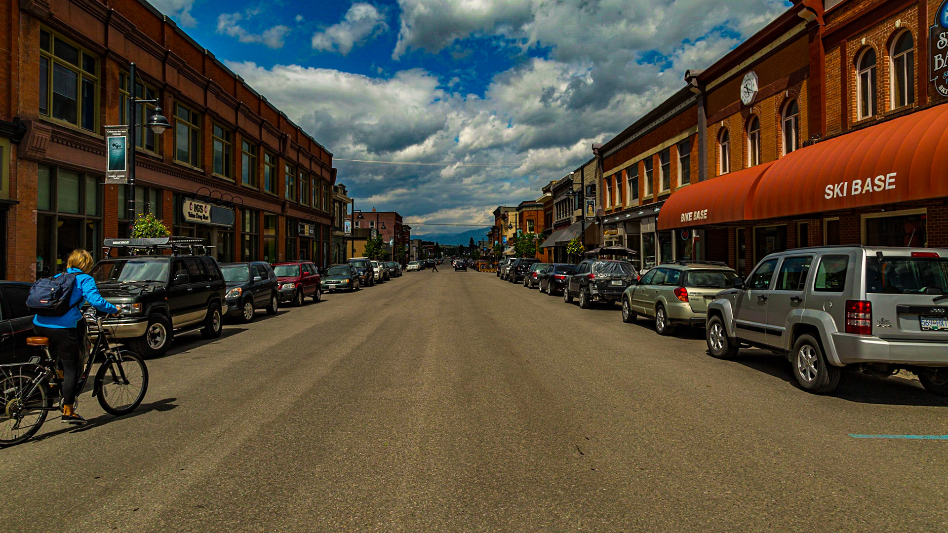 Fernie, British Columbia - From the description of Highway 93, I knew the scenery wouldn’t be as dramatic as it had been before Radium Hot Springs and Invermere.  My vision was that we would cross the border into the U.S., for less expensive gas that Canada.  I didn’t shoot much as we drove and talked.  When we got to Kalispell, there should be time for the National Park near the town of West Glacier.  Somehow, we took Highway 3 instead of 93.  Thinking back on it, Highway 3 had more interesting scenery than 93 did on this day’s part.  When a sign indicated we were about to enter Alberta, instead of the U.S., it was time to check a phone app for our location.  It was an hour back to 93 and no reasonable shortcuts.  The two additional hours meant we would buy more gas in Canada, where a tankful had cost about $85 Canadian each time.  In Fernie, we got $20 worth and hoped it would get us to Eureka, Montana.  The hamburger in a nifty place on this street made the side trip more bearable.  Actually, Fernie is a pretty nice town, The Brick House.