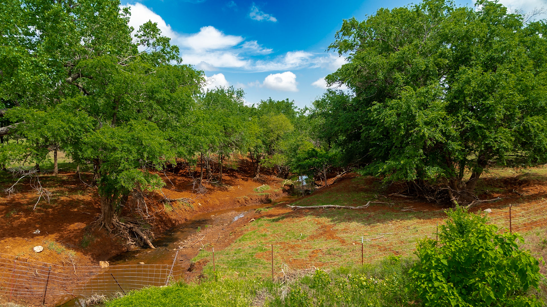 I crossed the bridge at this location in 1960, with my parents, in a car without air conditioning.  A map I drew as we traveled then passes through Elk City on Route 66.