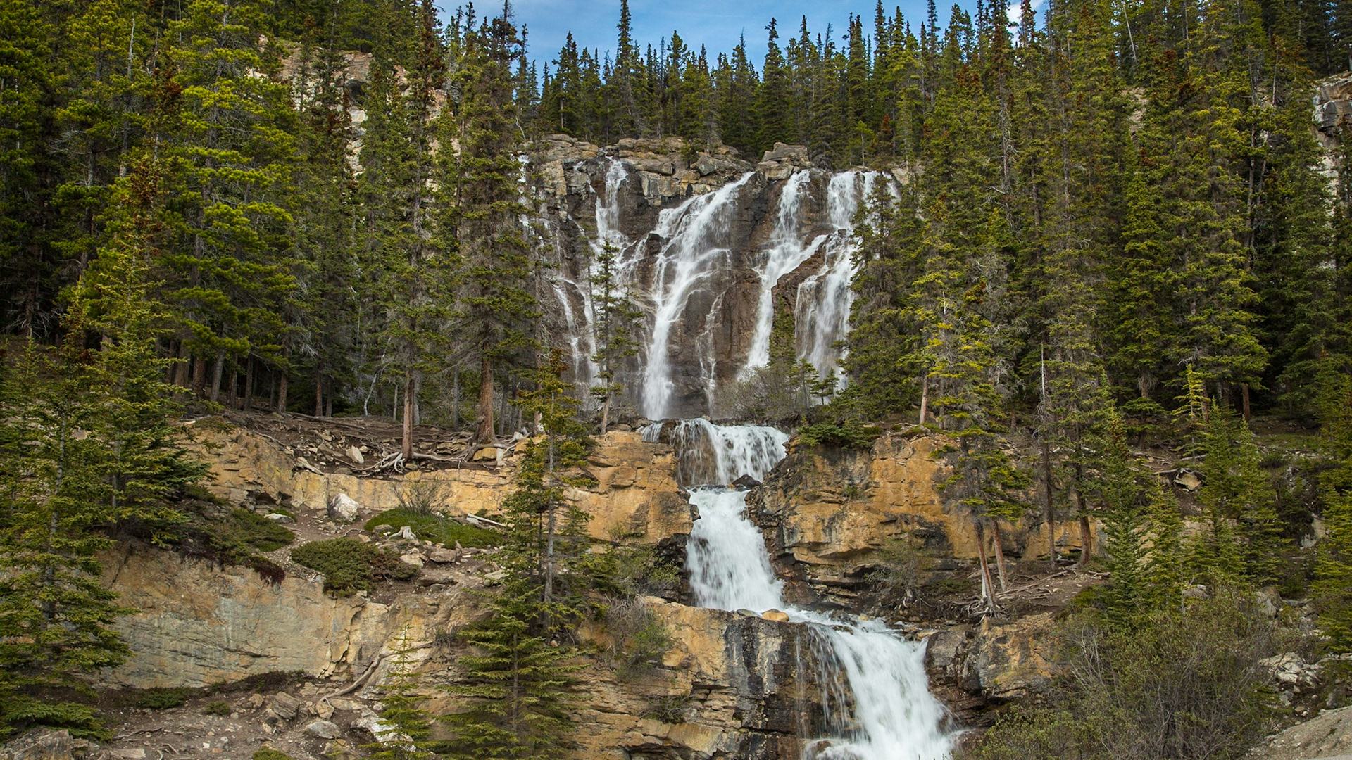Throughout the trip, we saw many waterfalls.