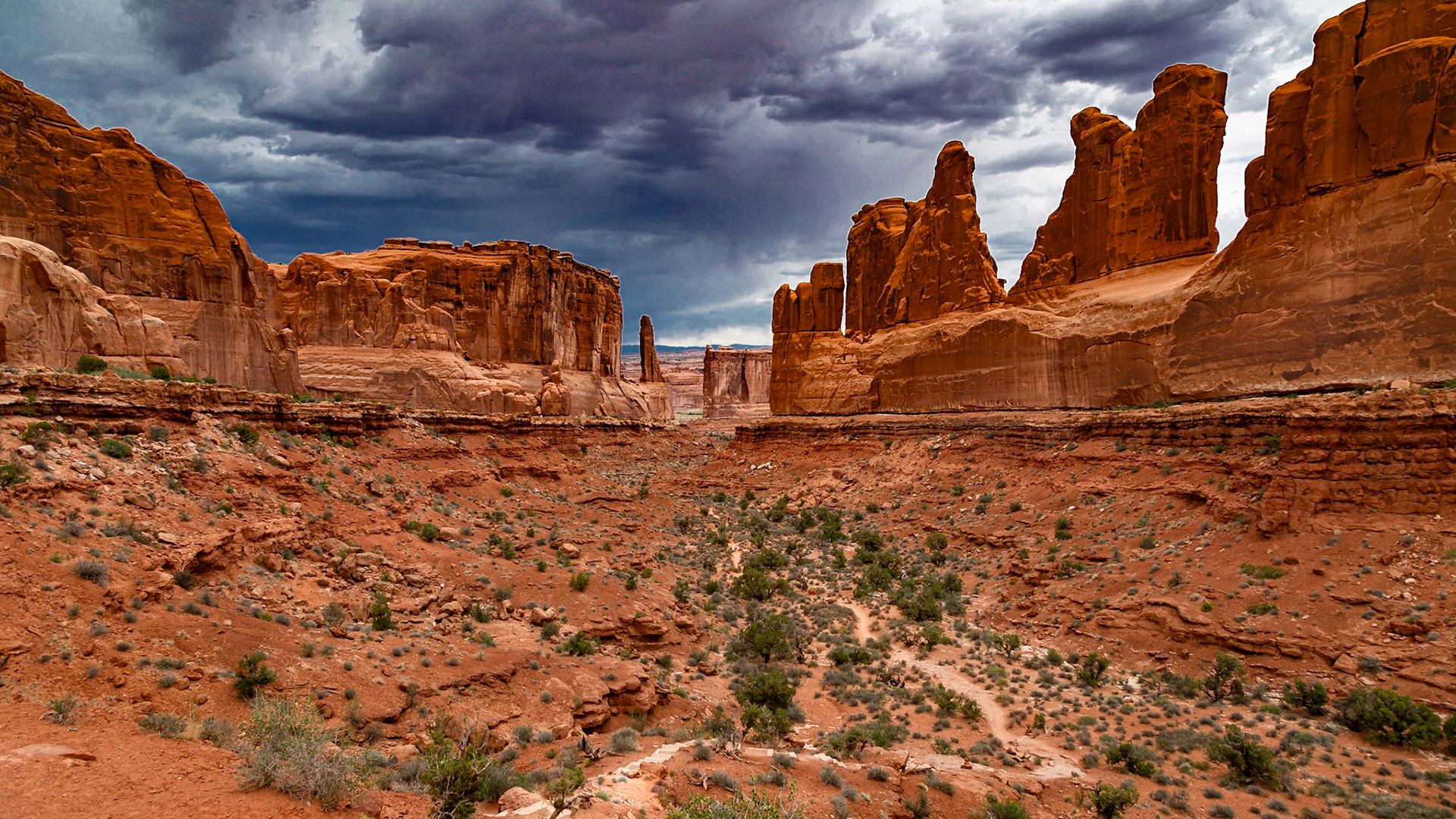 Park Avenue View - Early settlers thought these formations resembled tall buildings in a large city.