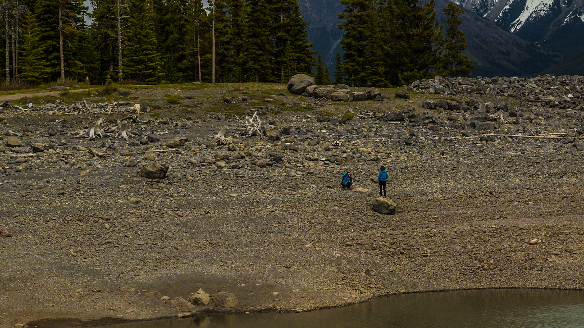 Hi David,This is Becky writing from China. We met on the other day at the lake, my husband and I were wearing blue jackets. We just came back home from the holiday in Canada. We really had a good time there.Like what I said on that day, it would be greatful if you could send me some pictures you took with us in. We will only keep it as personal pictures. Thank you very much and looking forward to your reply. Thanks.Best Regards,Becky