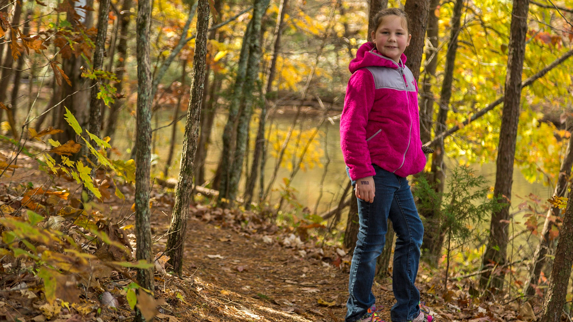 Saturday Morning, when Coit and his family visited.  Raven and I went to the Coytee area of the East Shore, Tellico Lake.  I have thought it would be a good trail to explore since I found the trailhead.  It turns out that the trail I wanted to take was Sinking Creek instead of Coytee, which goes the other way.