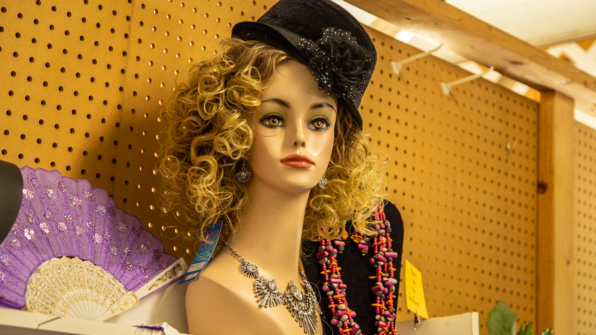 On a Good Friday outting with Christie, we had lunch and walked the main street in Lenoir City , then drove south out of town to Victoria's.