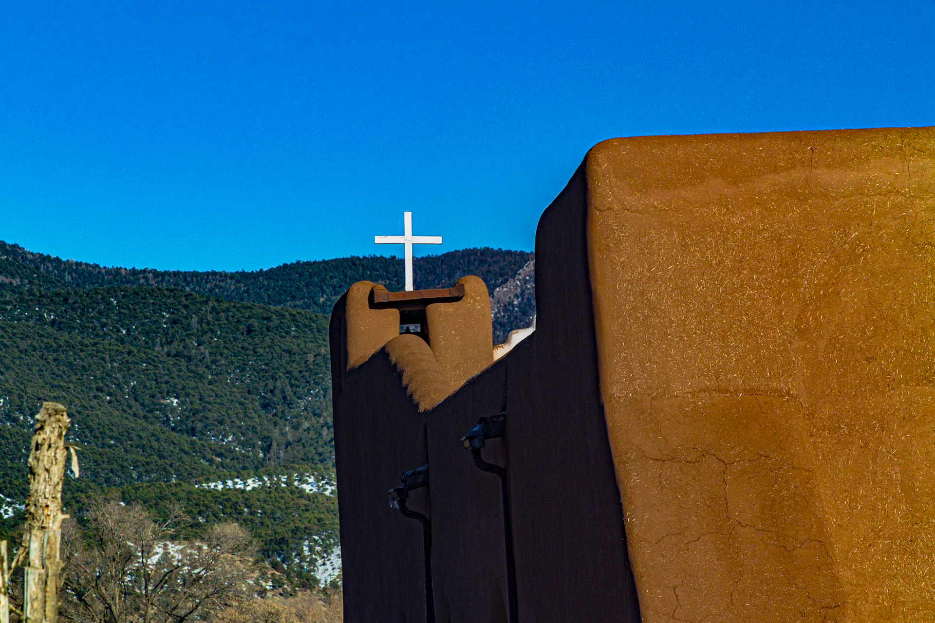 Taos Pueblo, where one of the large buildings still looks much as it did in the 1600s when conquistadors arrived, is a few miles north of Taos.  Native families still live there, without electricity or running water.  Ground level doors and windows have been added.  When the buildings were built, people climbed ladders to the roofs, to enter through holes there.  There were a few propane tanks. We visited with Debbie Lujan in White Flower Photography (http://www.rivertradingpost.com/Debbielujan.htm) and bought a couple of pottery mugs in another shop.  There were fees for entering the grounds and parking.  It cost $6 to carry my camera.