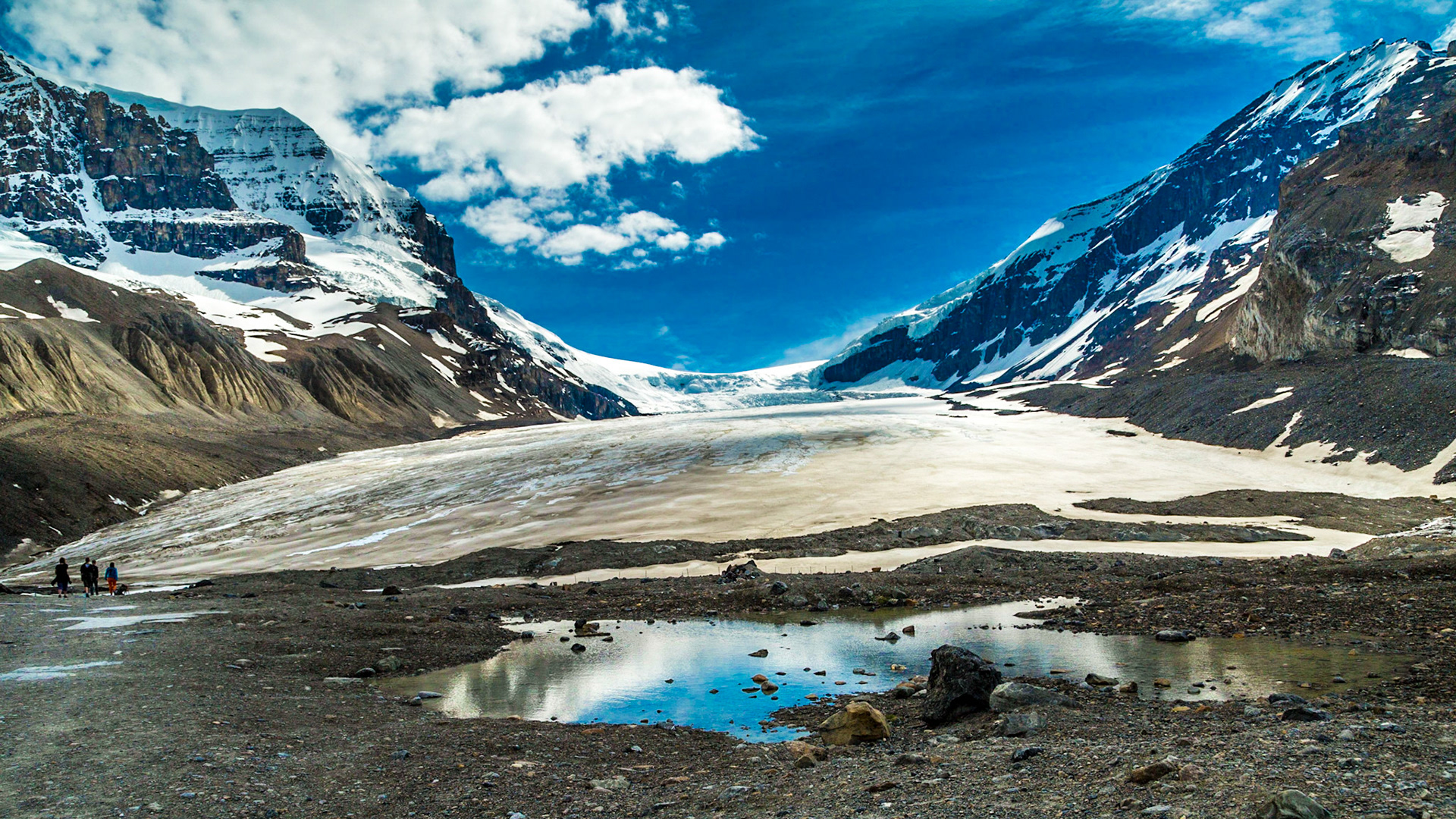 The glacier is huge and the few people closer to it provide some sense of the size.  In this area, I found a rock with sparkly gold colored points and imagine it might be threads of gold.  Unfortunately, it turned out to be iron pyrite – fool’s gold.  I still have it though.  Maybe I should take it back.