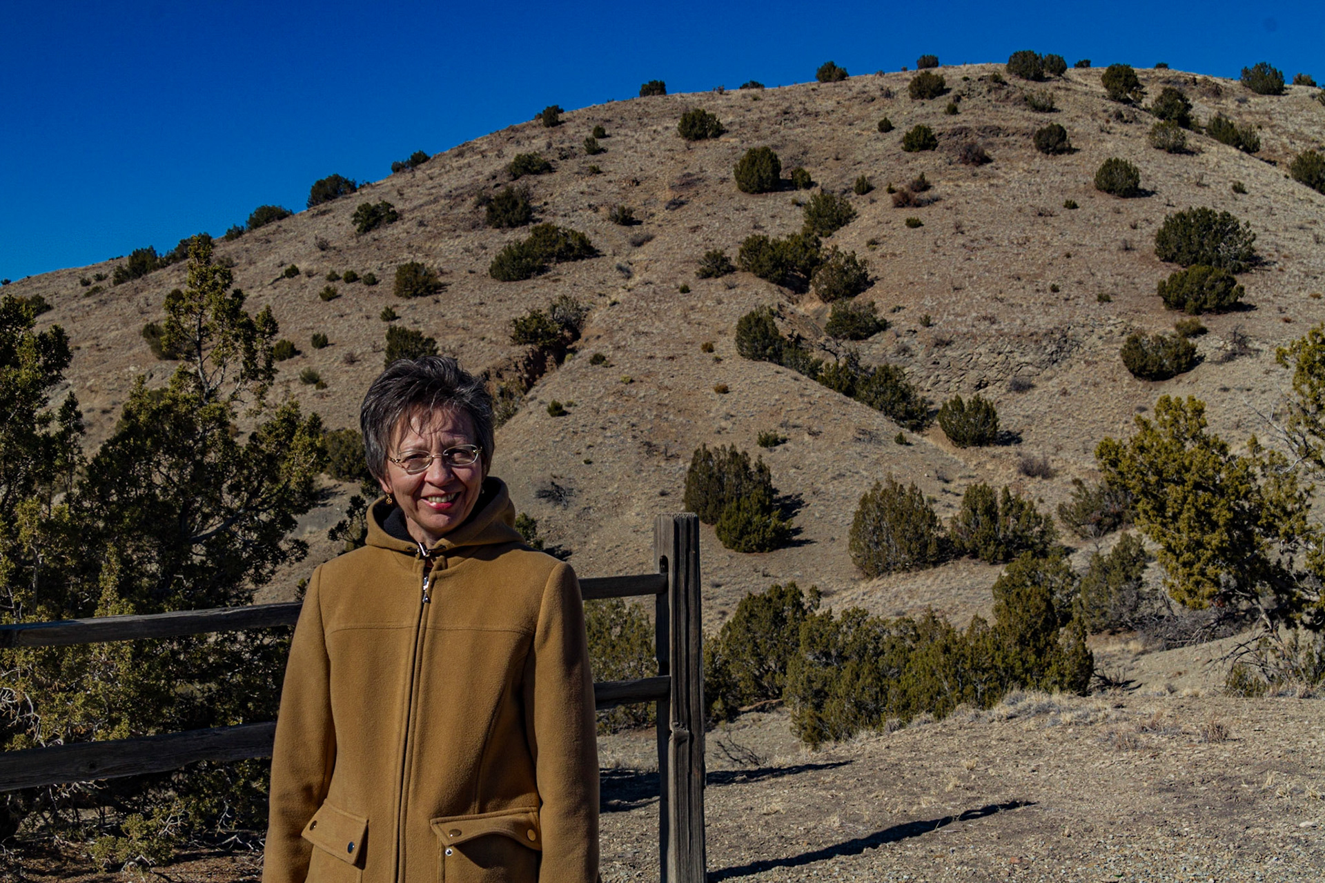 On Sunday morning, we resolved to have tamales and visit the upscale art shops on Canyon Road.  Before they opened, we had time to explore the beginning of Turquoise Trail.  Los Cerrillos was an interesting, almost deserted, town.  A railroad passed between the town and Cerrillos Hills State Park.  A short walk to an overlook in the park gave us another perspective on the town, including a short history of the town on a plaque.  As we left we listened to Jimmy Buffett’s song Ringlin, Ringlin, which describes a very similar town.