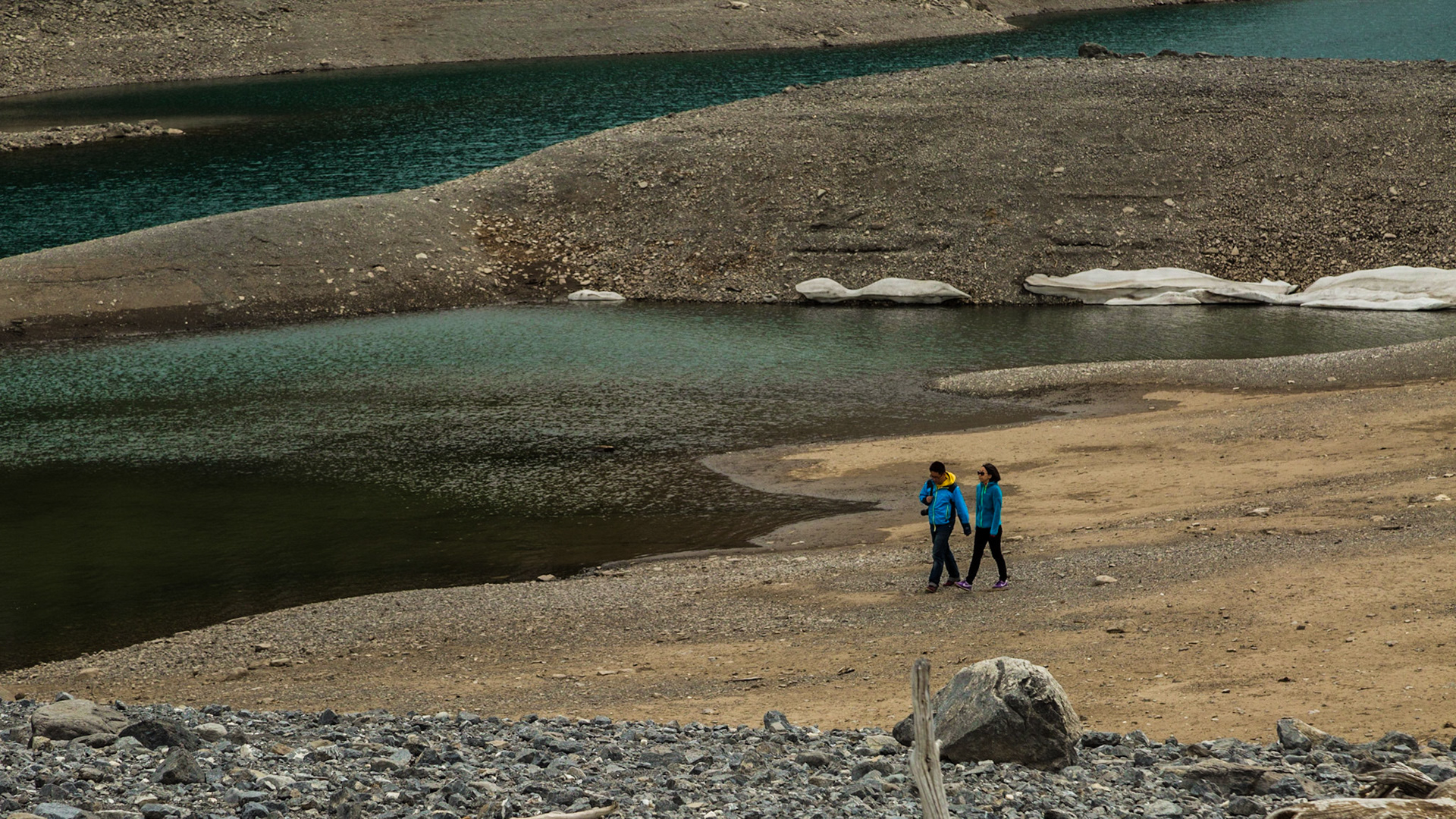 Hi David,This is Becky writing from China. We met on the other day at the lake, my husband and I were wearing blue jackets. We just came back home from the holiday in Canada. We really had a good time there.Like what I said on that day, it would be greatful if you could send me some pictures you took with us in. We will only keep it as personal pictures. Thank you very much and looking forward to your reply. Thanks.Best Regards,Becky