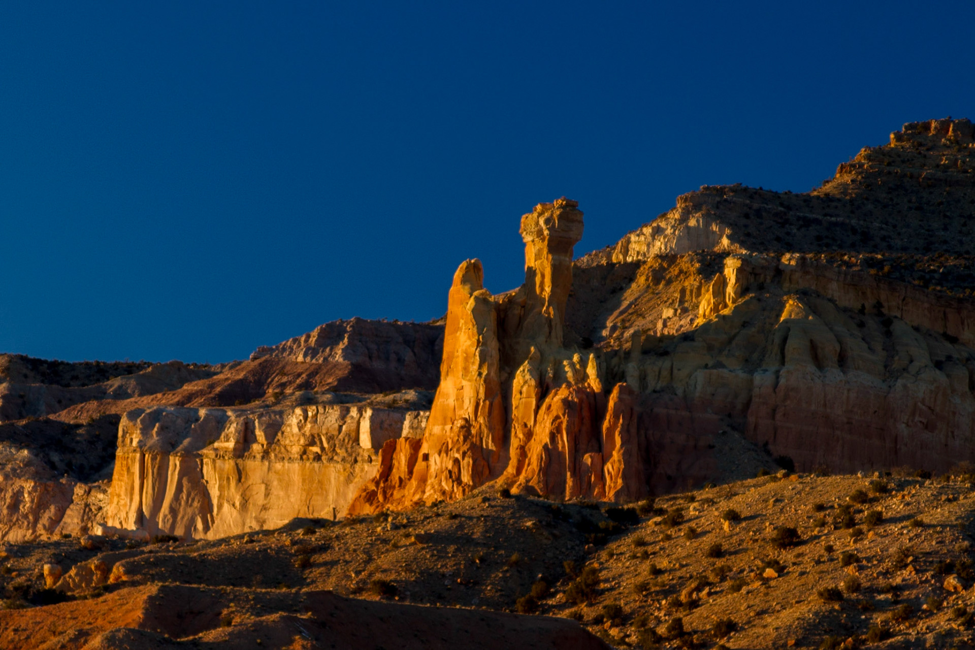 Our first stop on our first morning in Santa Fe was the Georgia O'Keeffe Museum, where the tour and short films gave us a deeper understanding of her contribution to art.  The time in the museum inspired our drive to Abiquiu that afternoon.  Later, we went on to Ghost Ranch, where O'Keeffe stayed before she acquired and essentially rebuilt her home at Abiquiu.