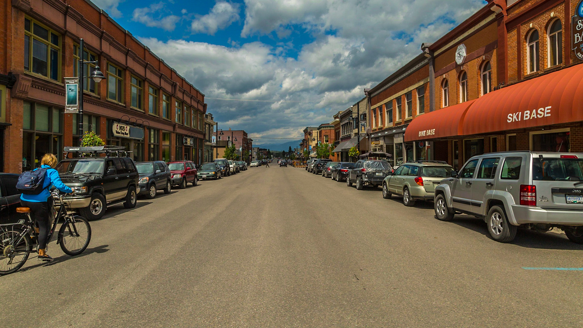 From the description of Highway 93, I knew the scenery wouldn’t be as dramatic as it had been before Radium Hot Springs and Invermere.  My vision was that we would cross the border into the U.S., for less expensive gas that Canada.  I didn’t shoot much as we drove and talked.  When we got to Kalispell, there should be time for the National Park near the town of West Glacier.  Somehow, we took Highway 3 instead of 93.  Thinking back on it, Highway 3 had more interesting scenery than 93 did on this day’s part.  When a sign indicated we were about to enter Alberta, instead of the U.S., it was time to check a phone app for our location.  It was an hour back to 93 and no reasonable shortcuts.  The two additional hours meant we would buy more gas in Canada, where a tankful had cost about $85 Canadian each time.  In Fernie, we got $20 worth and hoped it would get us to Eureka, Montana.  The hamburger in a nifty place on this street made the side trip more bearable.  Actually, Fernie is a pretty nice town, The Brick House.
