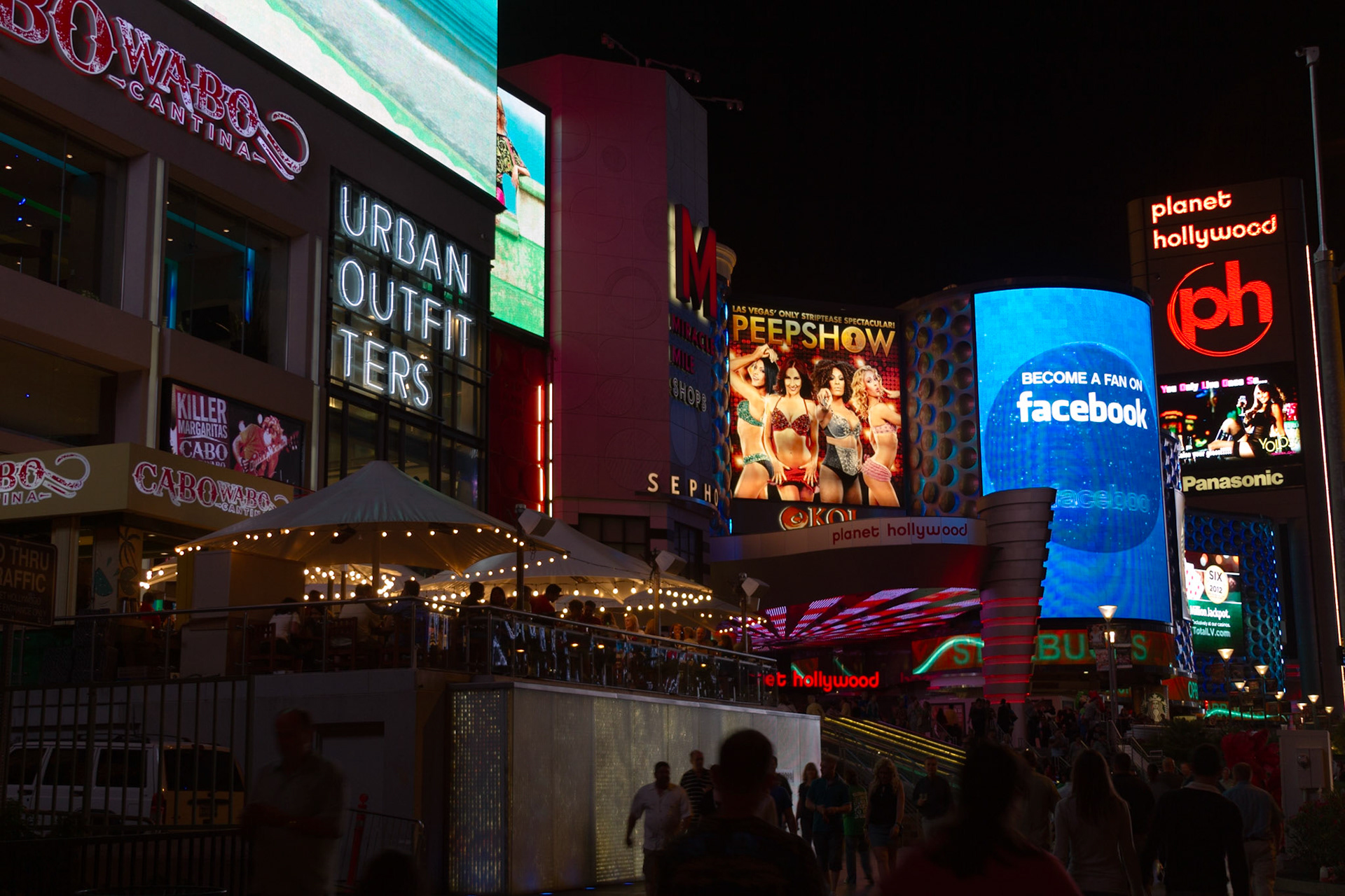 While in Las Vegas for a NAPFA Spring Conference, I went for two photo walks near the Paris Las Vegas Hotel Casino and Convention Center.  This is what I got.