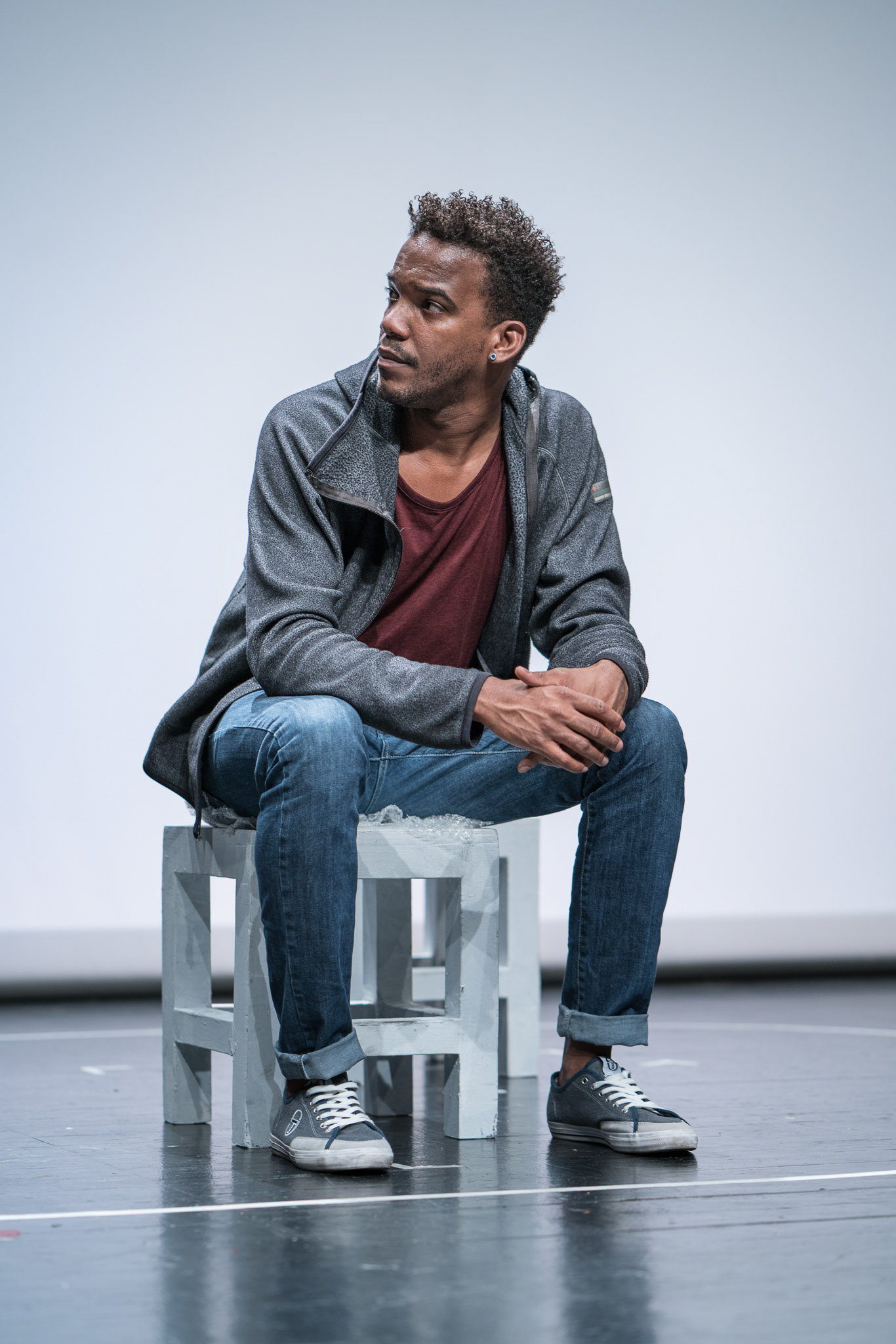 In this moment from the same theatre piece the light is much more diffused and soft, with a completely different effect