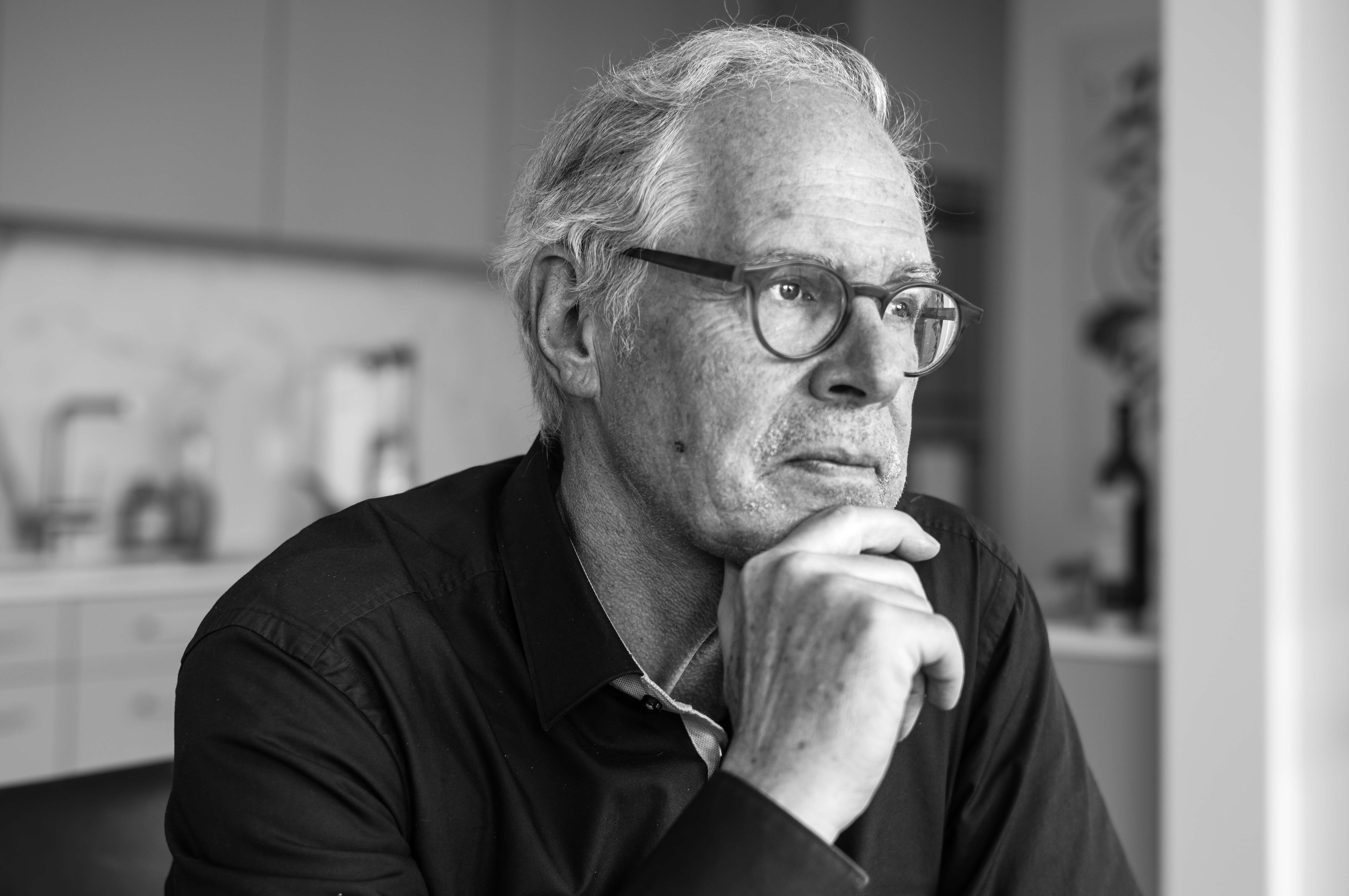 Black & white Portrait of Prof. Dr. Thierry Carrel in Vitznau, driven by a deep desire to help others. Photography by Carmine Castelli
