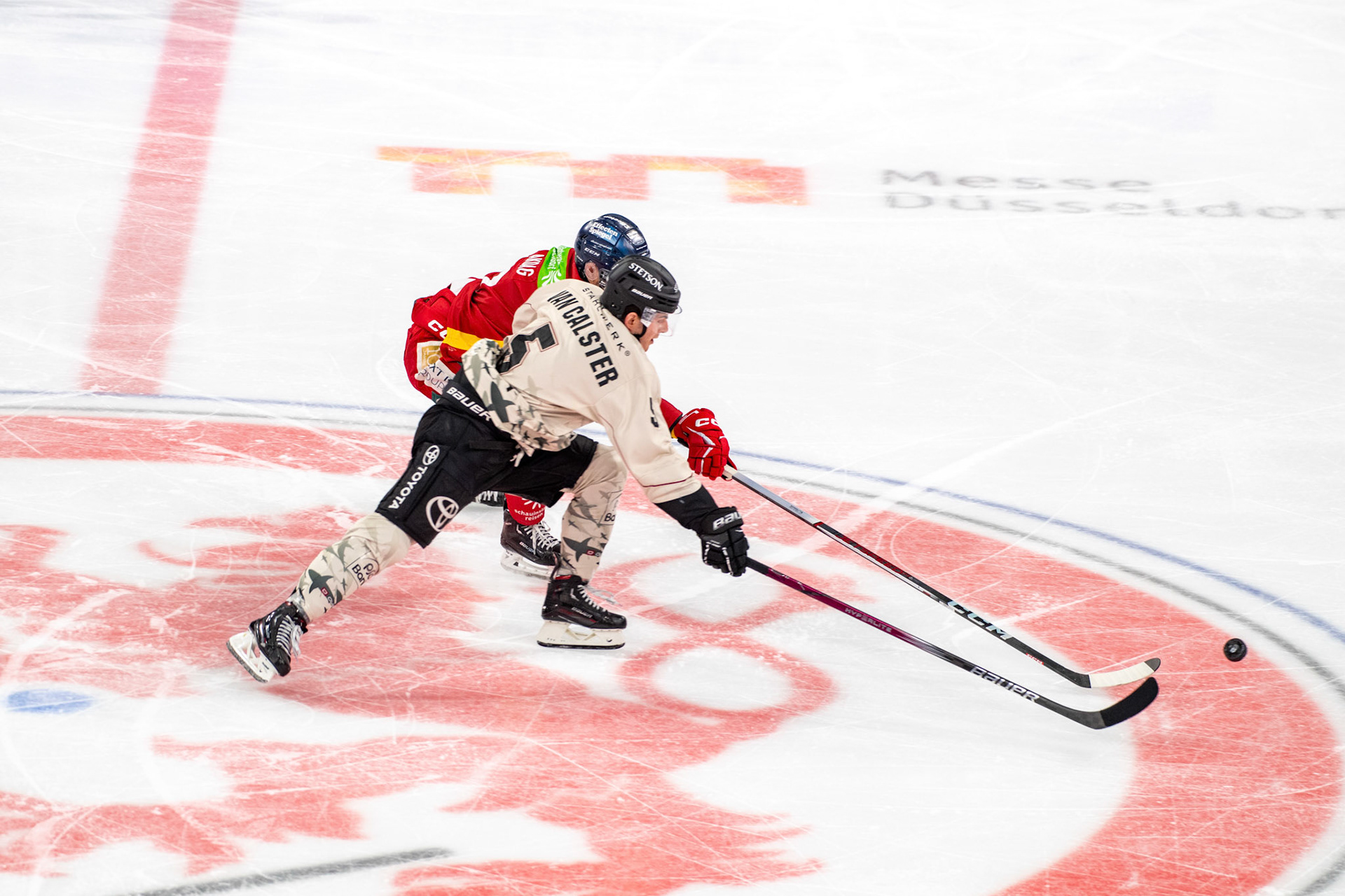 Robin van Calster, Sinan Akdag; DEL Düsseldorfer EG - Kölner Haie, 25.02.2024