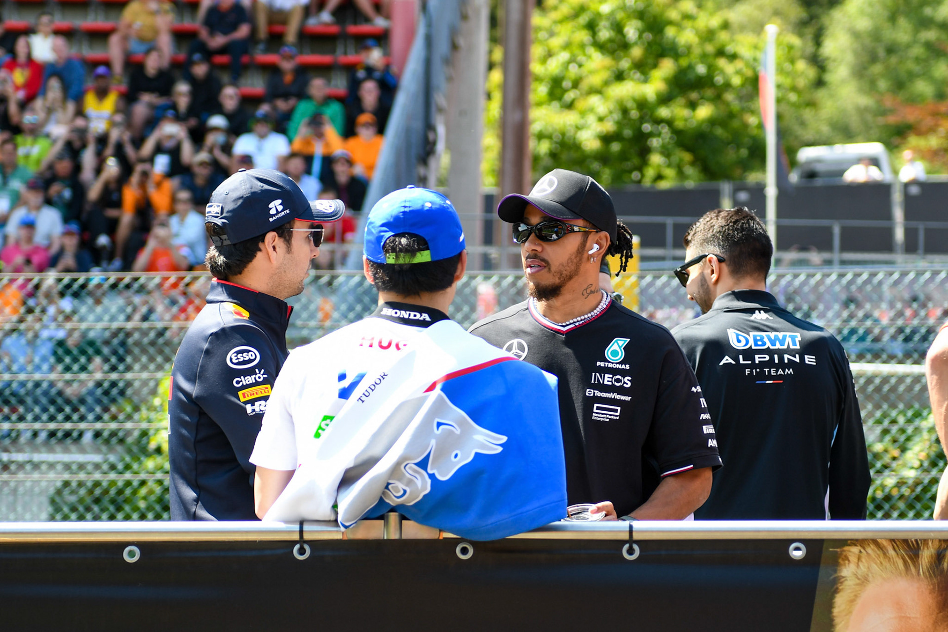 Sergio Perez #11, Oracle Red Bull Racing und Yuki Tsunoda #22, Visa Cash App RB Formula One Team und Lewis Hamilton #44, Mercedes-AMG Petronas F1 Team;Formel 1 GP Spa / Belgien. Sonntag, 28.07.2024