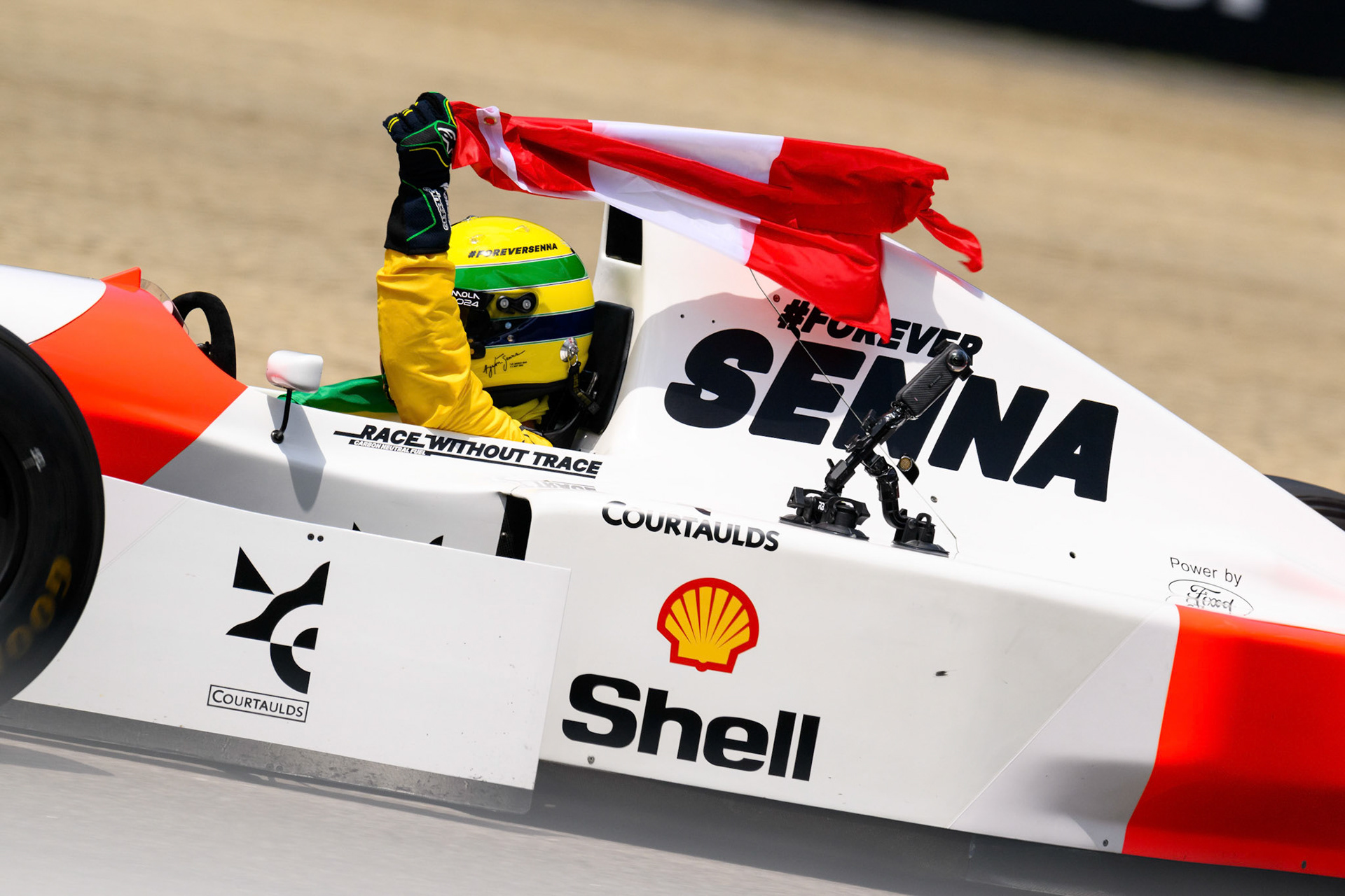 Sebastian Vettel in Ayrton Sennas McLaren MP4/8 aus dem Jahr 1993; F1 GP Imola / Italien Sonntag, 19.05.2024