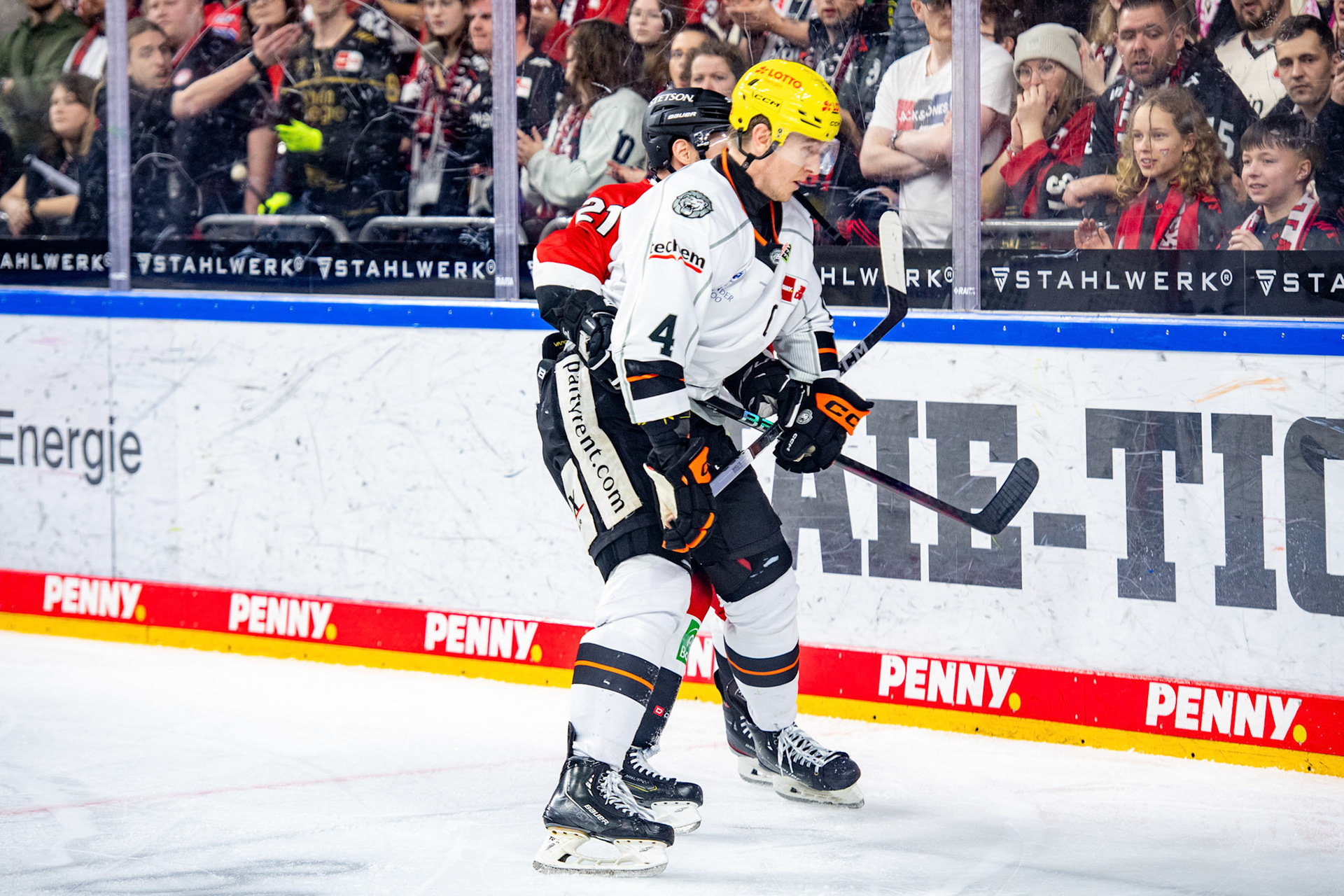 Reis McNeill, Marc Olver; DEL Kölner Haie - Frankfurter Löwen, 16.02.2024