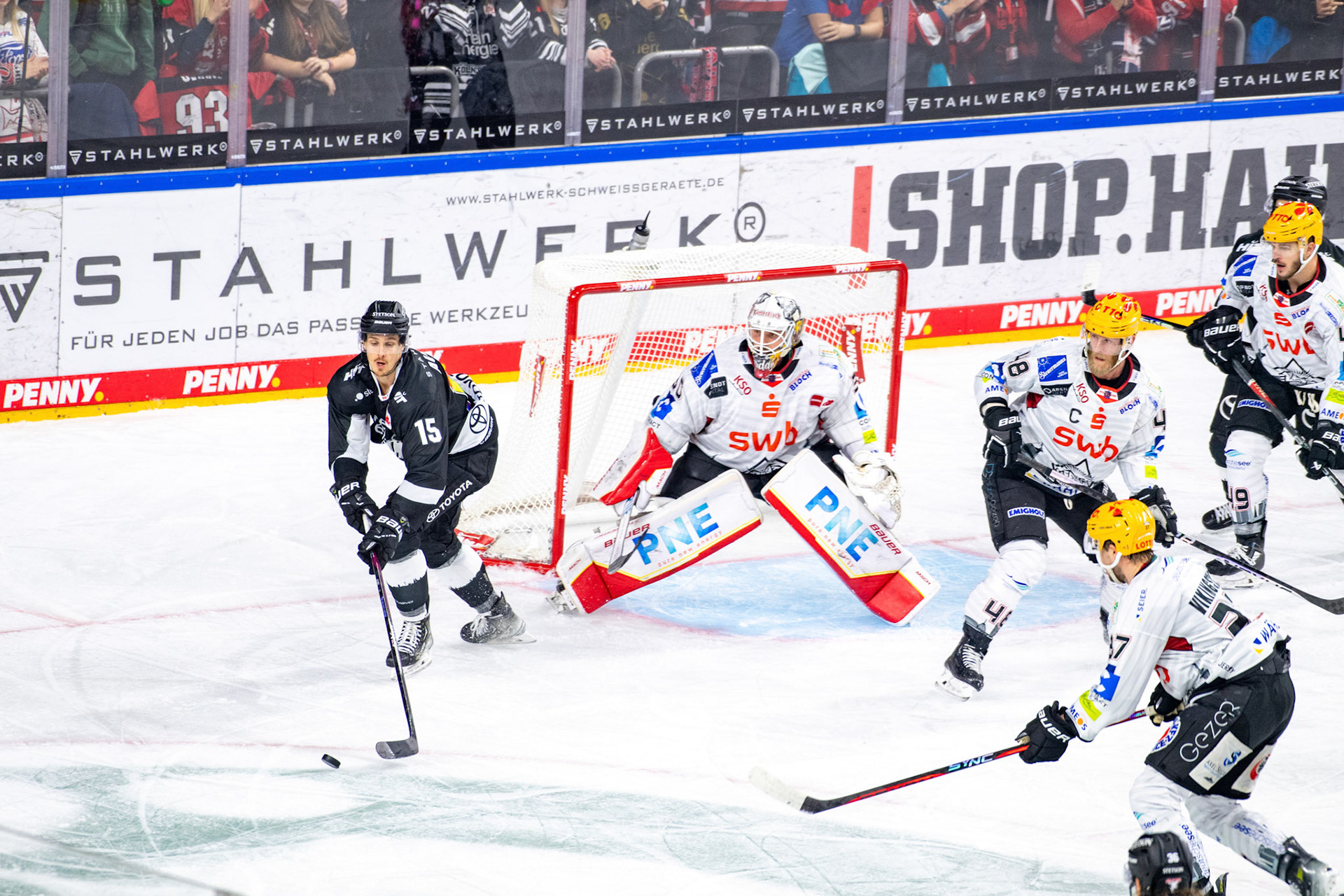 Louis Marc Aubry; DEL Kölner Haie - Bremerhaven Fischtown Pinguins, 01.11.2023