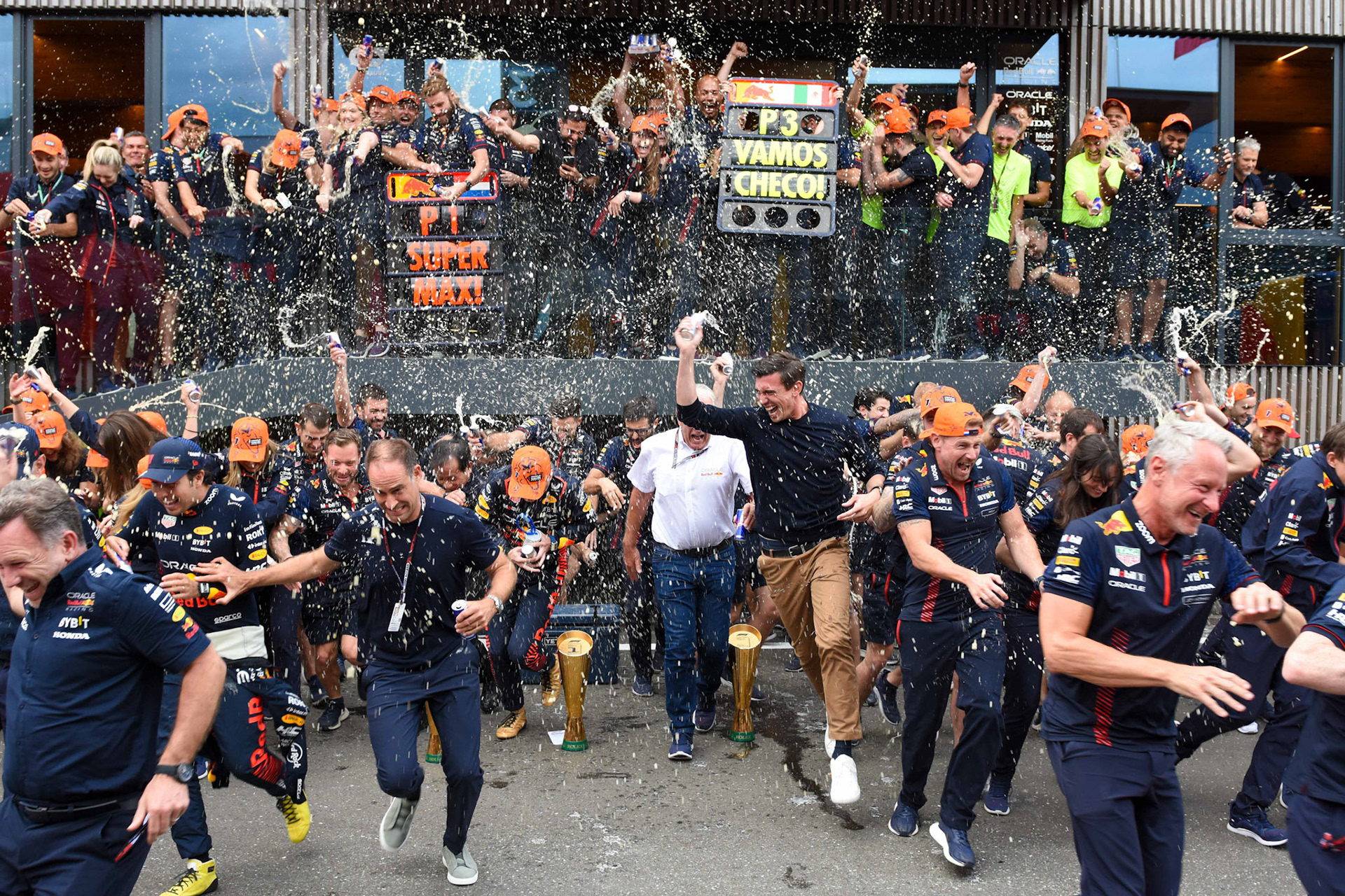 Red Bull Racing, Siegesfeier, Celebration; Formel 1 GP Austria / Österreich. Sonntag, 02.07.2023