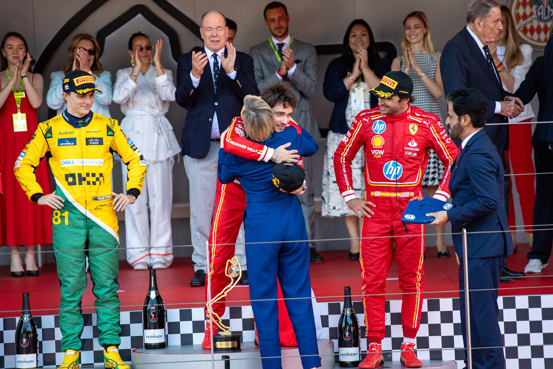 Charlène von Monaco gratuliert Charles Leclerc #16, Scuderia Ferrari zum Sieg. Frederic Vasseur, Teamchef Scuderia Ferrari und Oscar Piastri #81, McLaren Formula 1 Team und Carlos Sainz #55, Scuderia Ferrari; Formel1 GP Monaco Sonntag, 26.05.2024